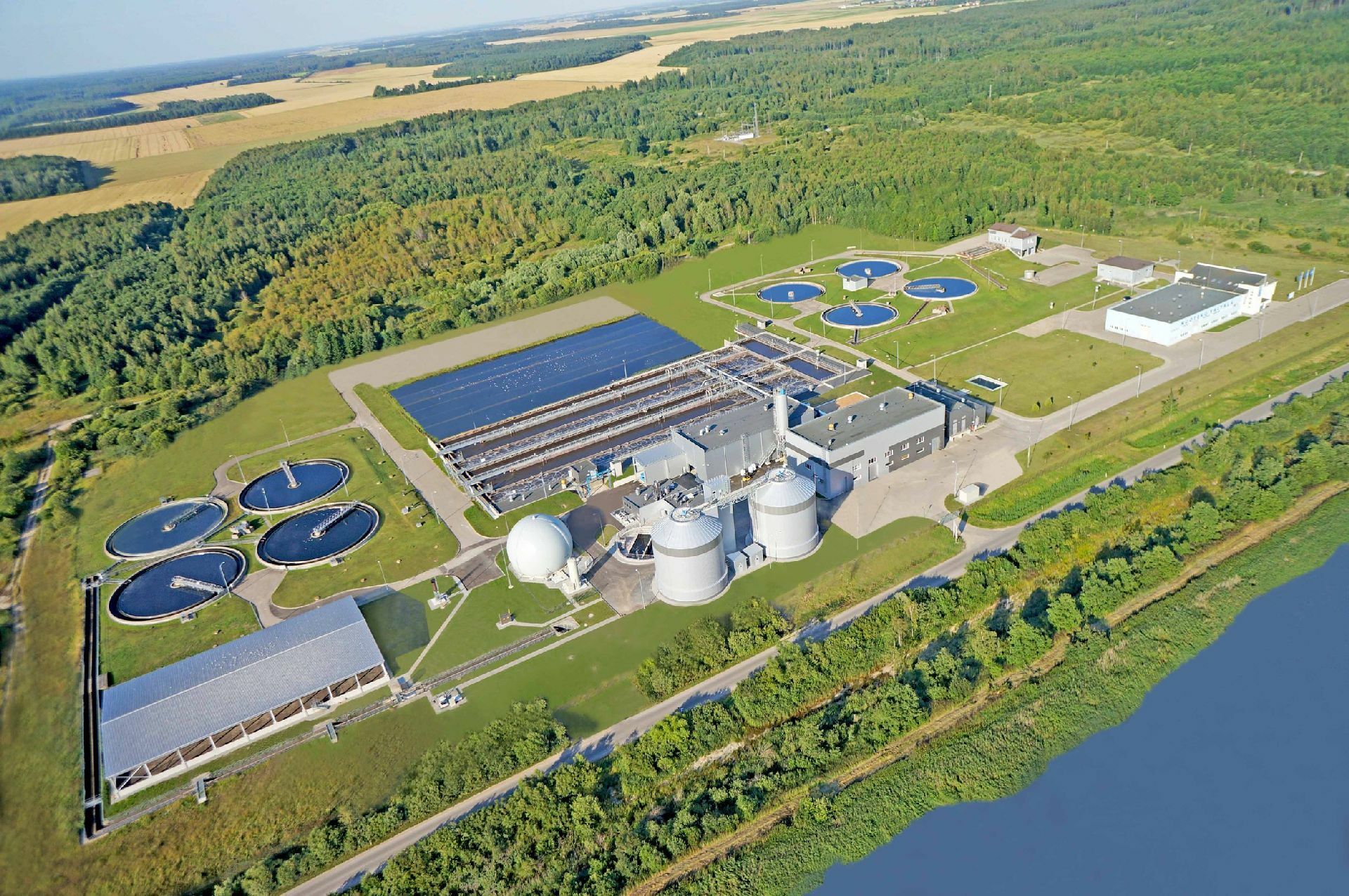Šiaulių miesto nuotekų valykloje įrengta saulės elektrinė leis pasigaminti dar daugiau žaliosios energijos