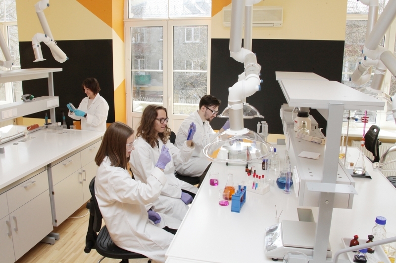 Lietuvoje veiklą pradeda STEAM atviros prieigos centrų tinklas. Oficialiai pristatytas regioninis STEAM centras VU Šiaulių akademijoje