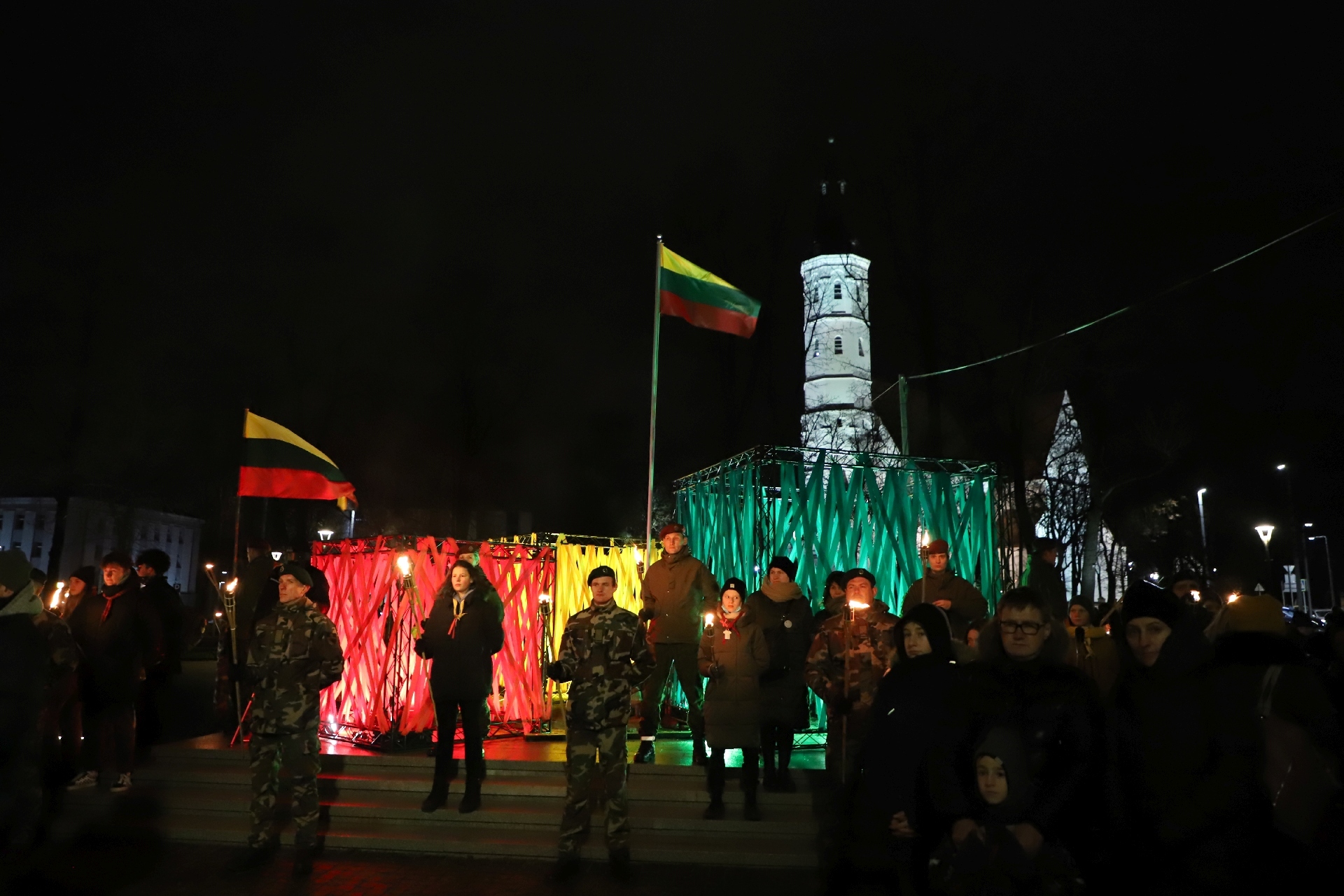 Prisikėlimo aikštės skvere liepsnojo atminimo laužai