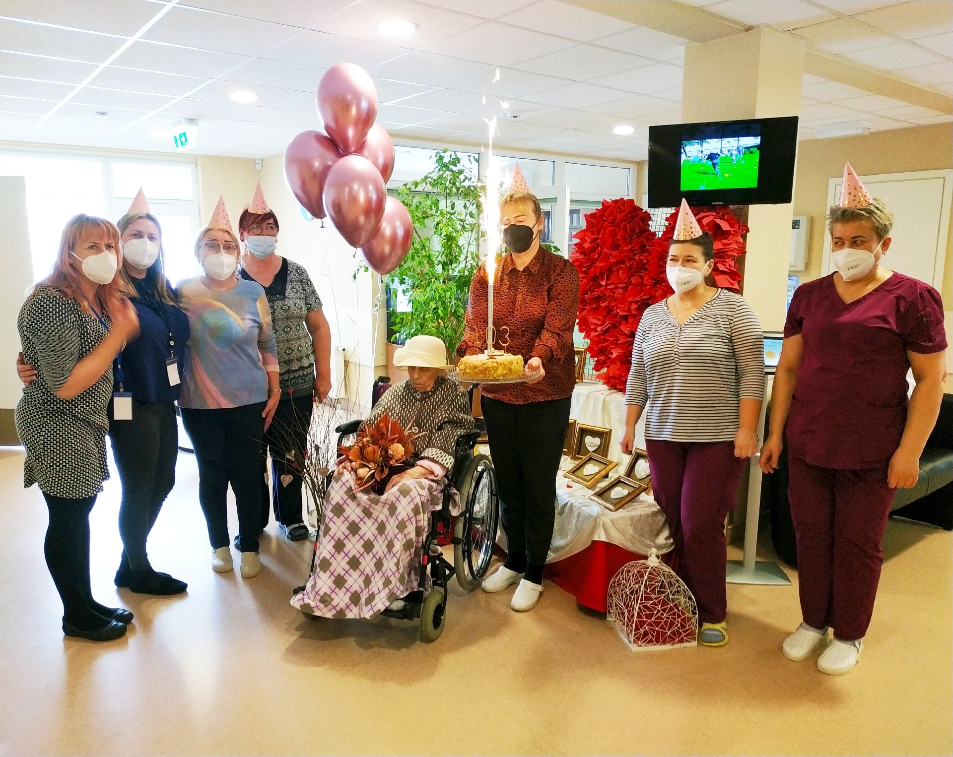 Ypatinga gimtadienio šventė Šiaulių miesto savivaldybės globos namuose