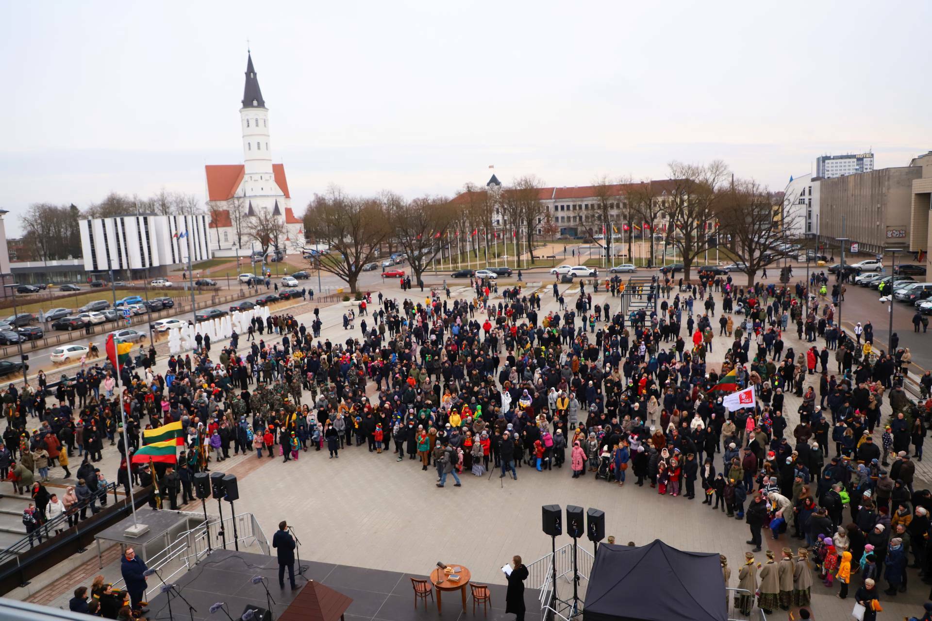 Šiauliečiai pakiliai pasitiko Vasario 16-ąją