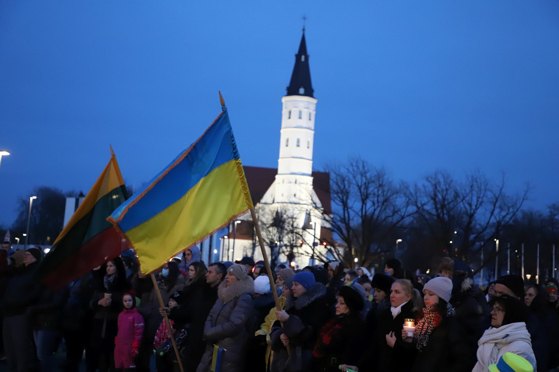Šiauliuose sušvito palaikymo žiburėlių jūra Ukrainai