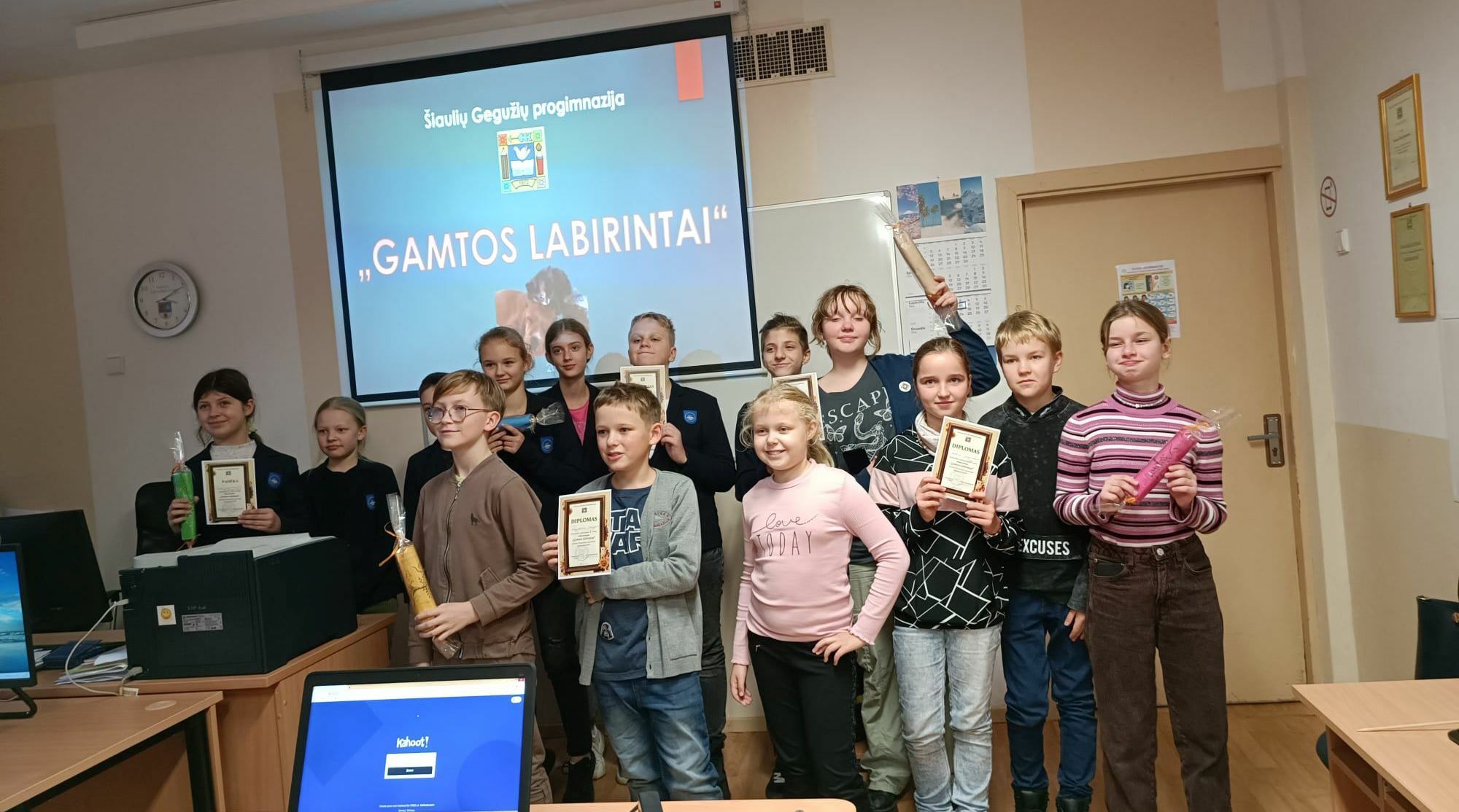 Viktorinoje „Gamtos labirintai“, skirtoje mokyklos 50-ečiui paminėti, varžėsi miesto progimnazijų penktokai
