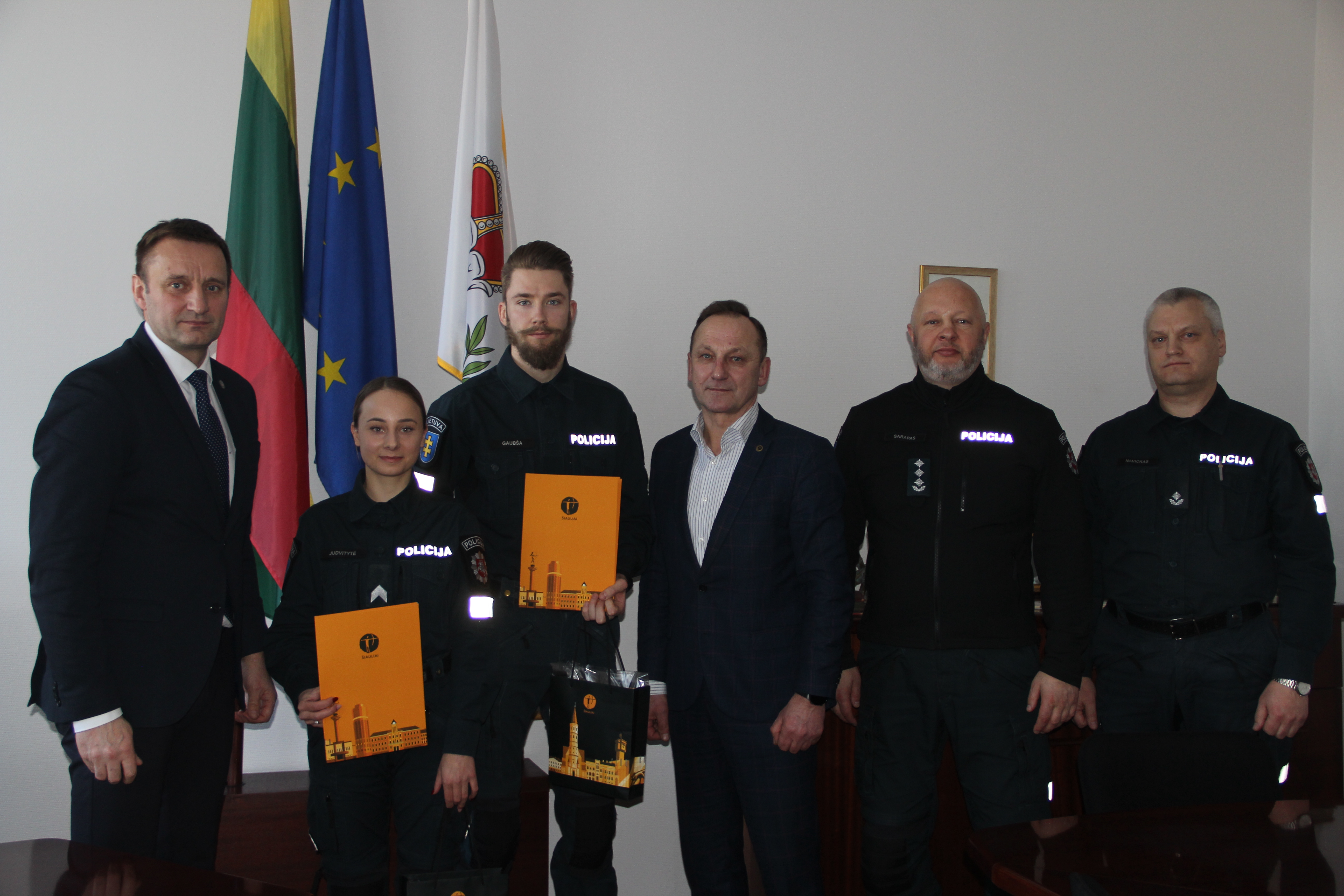 Herojiškai pasielgusiems policininkams – Šiaulių mero padėka