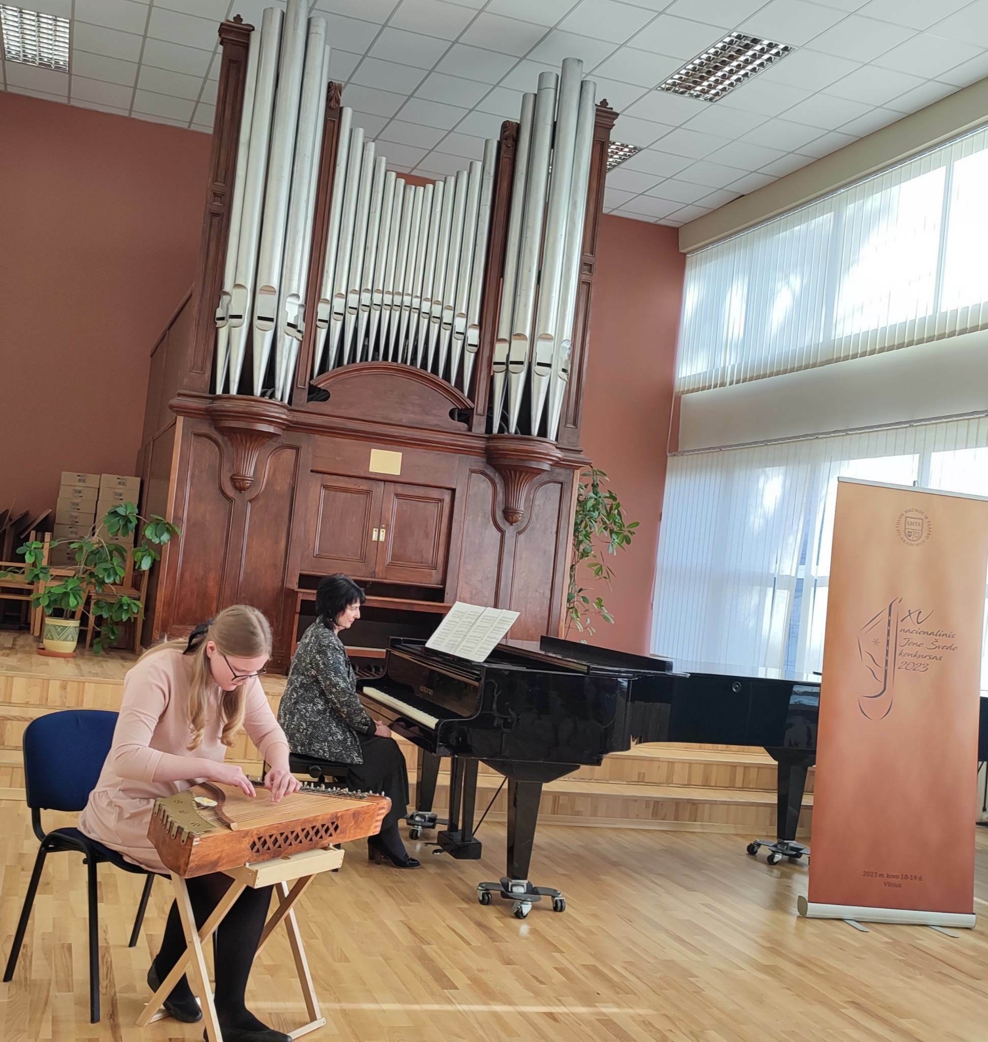 Dainų muzikos mokyklos mokiniai buvo gausiai apdovanoti J.Švedo konkurse