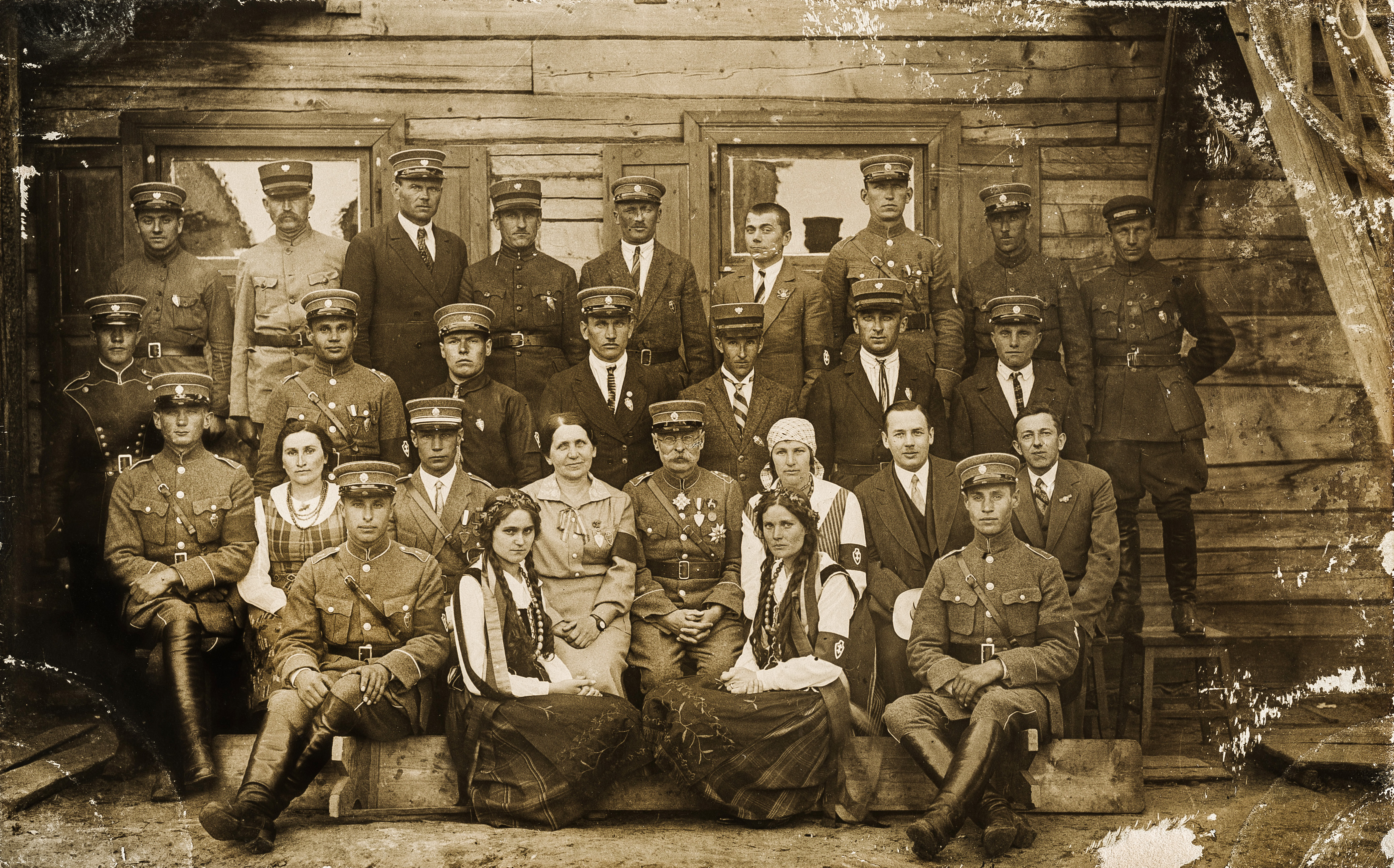 vladas-ir-emilija-putvinskiai-sauliu-buryje-fot-lazaris-daninas-1928-m