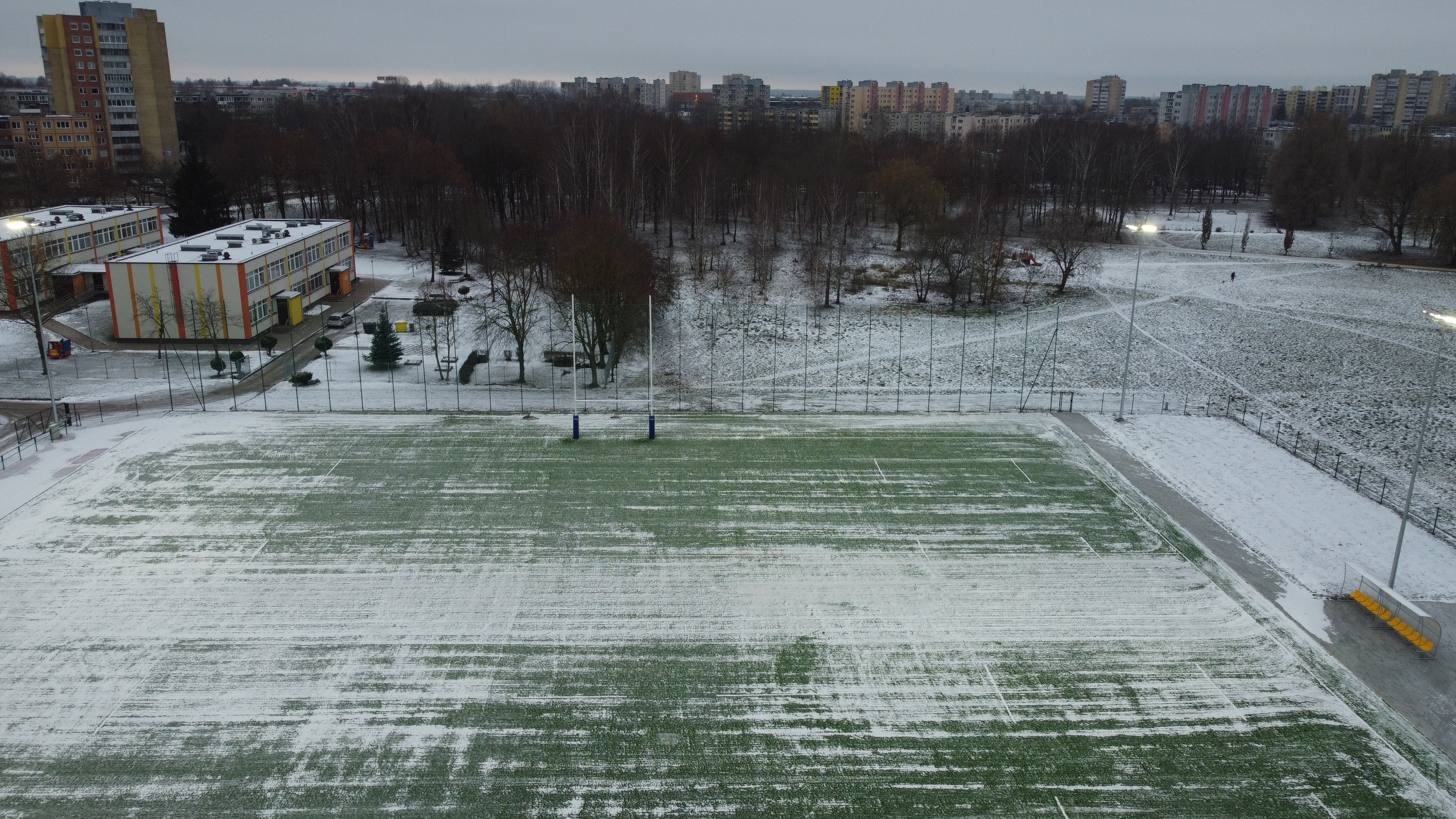 „Saulėtekio“ gimnazijos sporto aikštynas