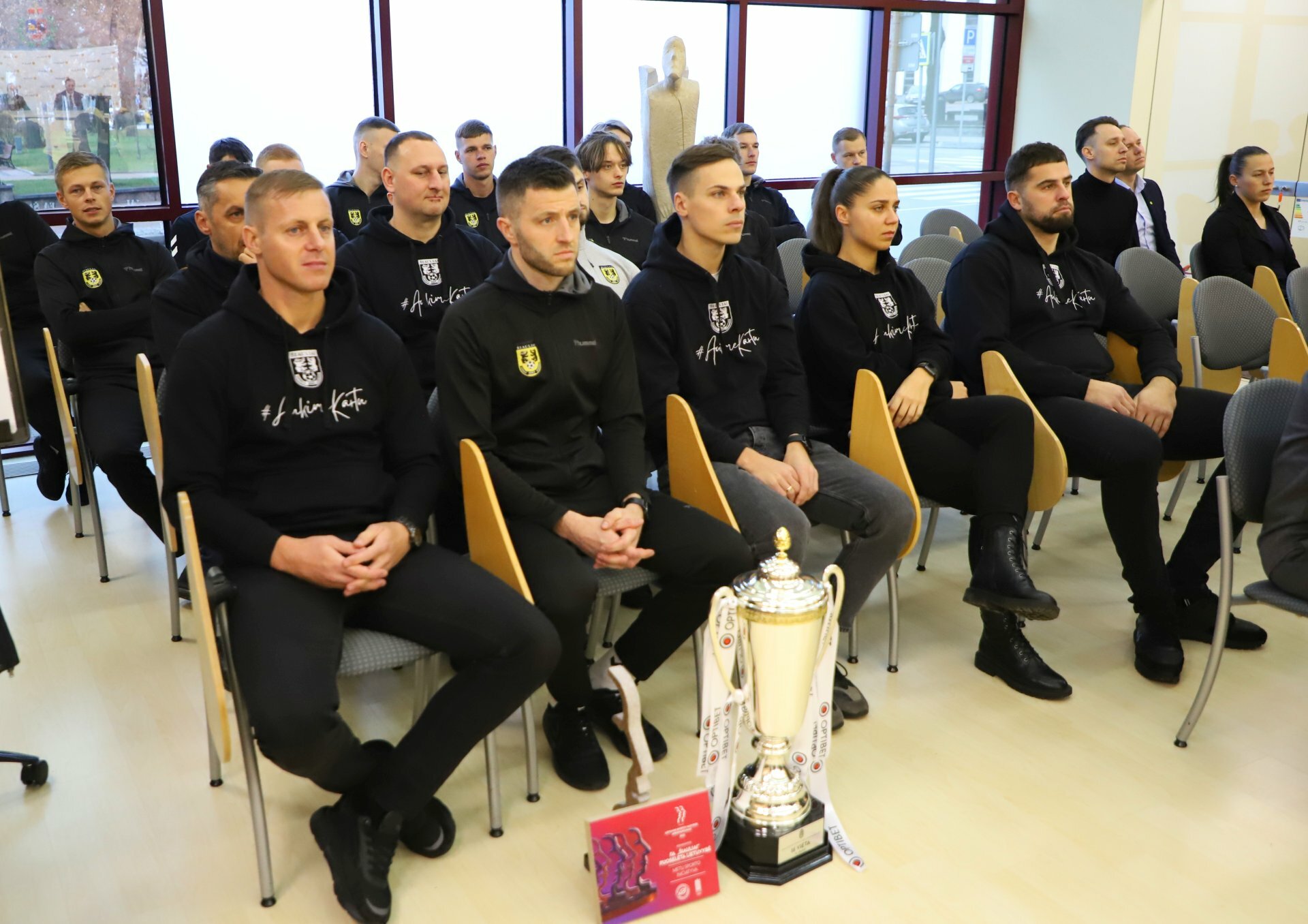 Pasveikintos Šiaulių miesto futbolo moterų ir vyrų komandos