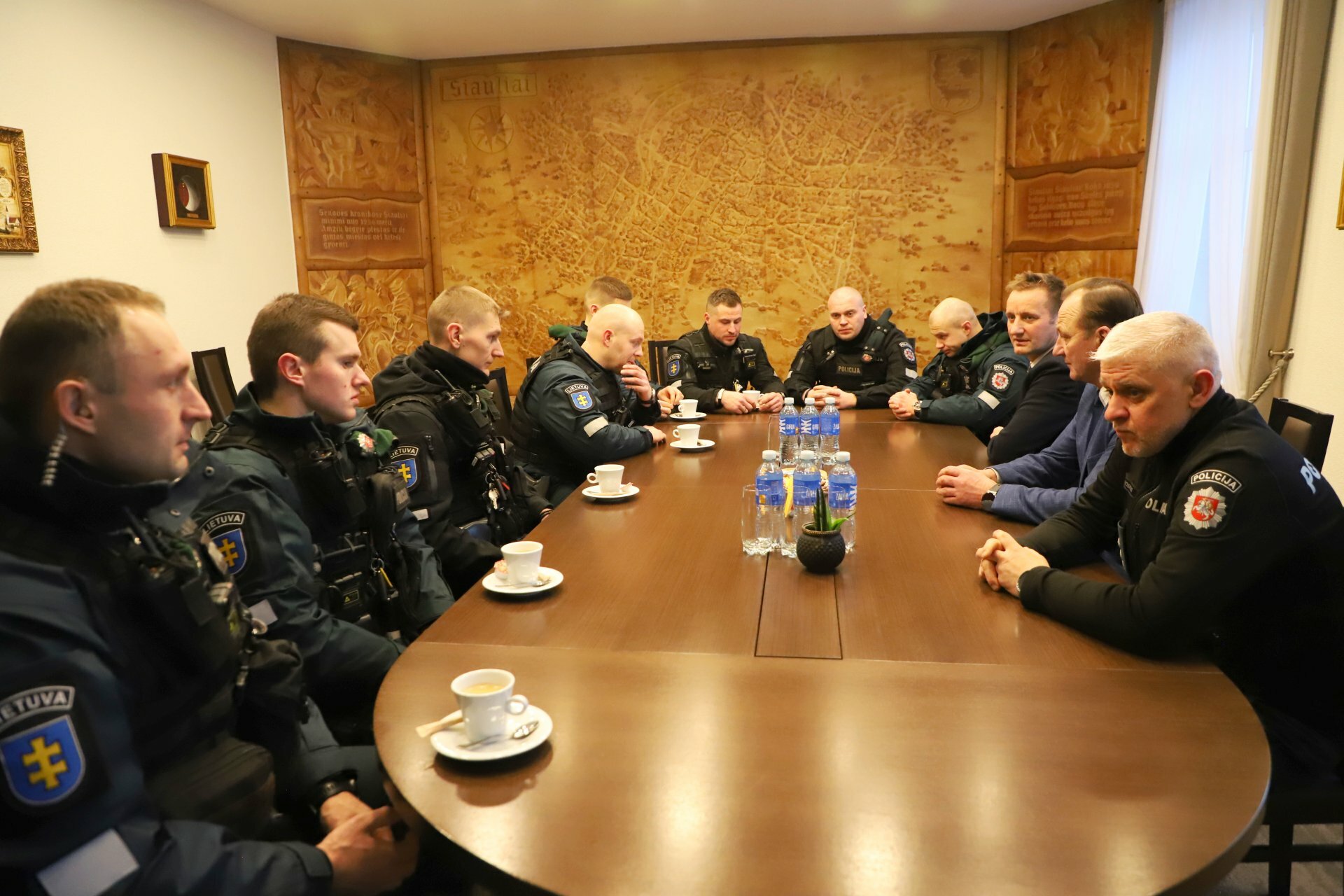 Padėkota operatyviai plėšiką susekusiems policijos pareigūnams