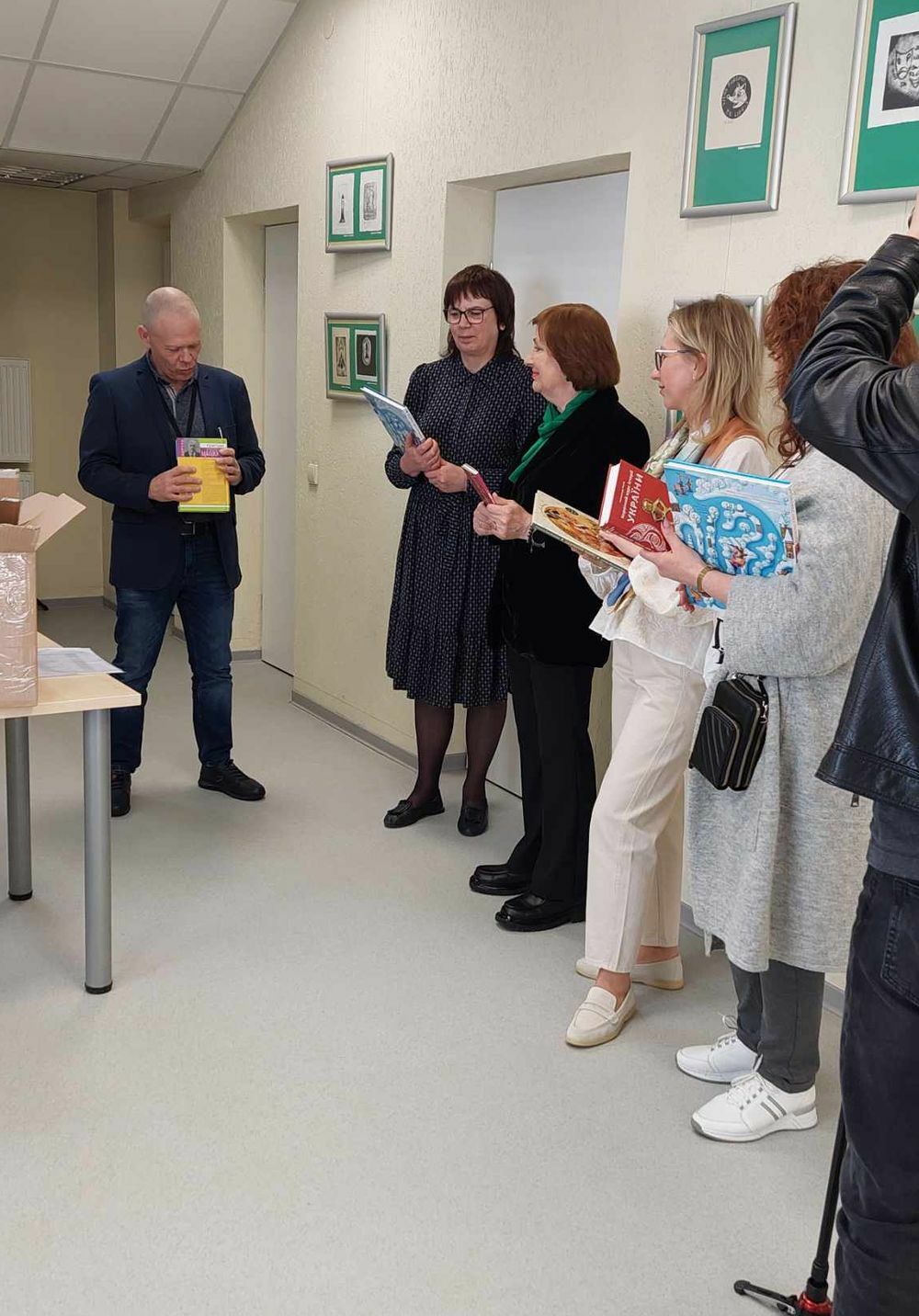 bibliotekos-knygu-fonda-papilde-64-knygos-ukrainieciu-kalba-bibliotekos-nuotr-4-1