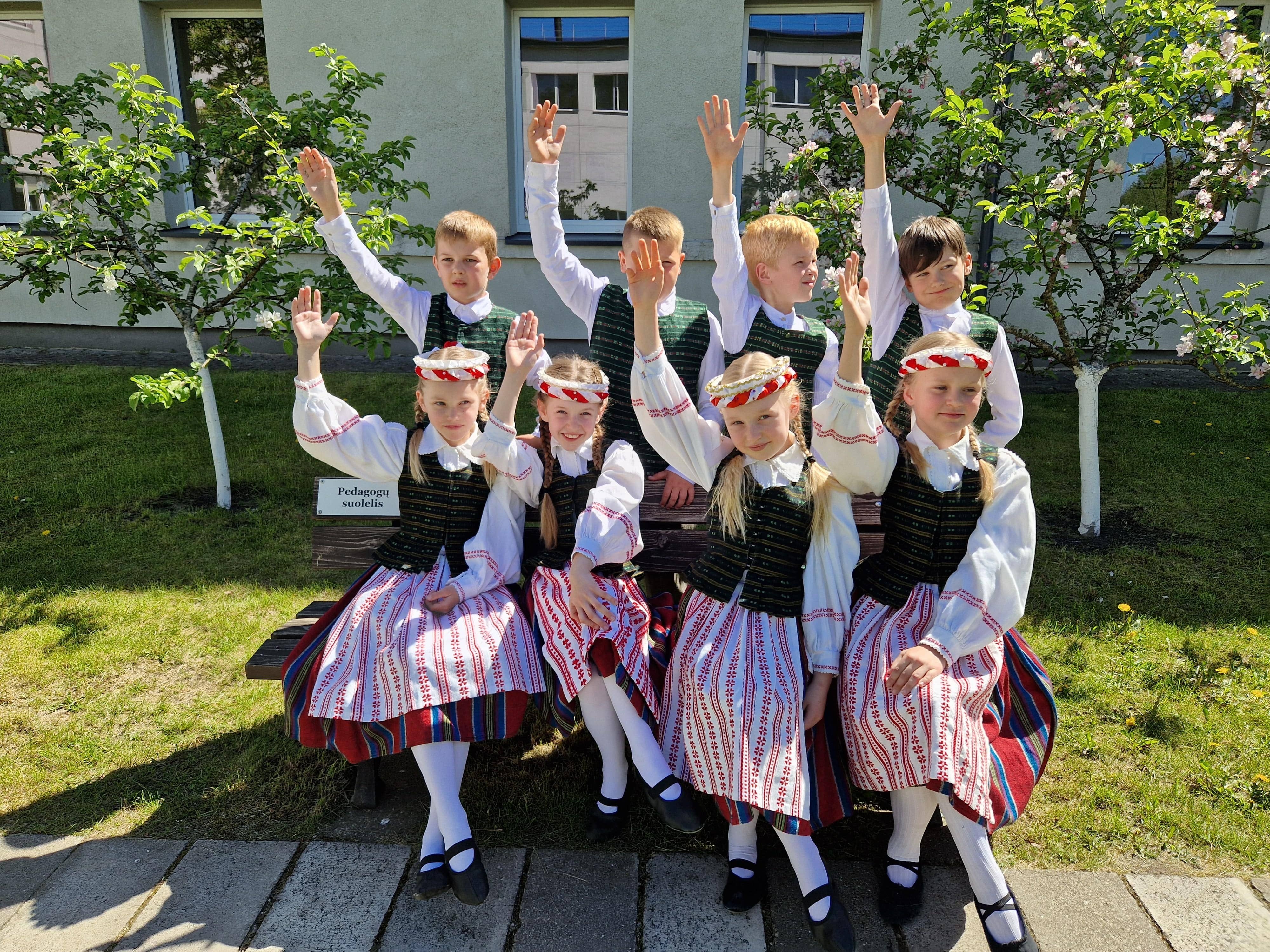 Startavo festivalis-konkursas „Aušrinė žvaigždė“: šokiai sujungė skirtingas tautas