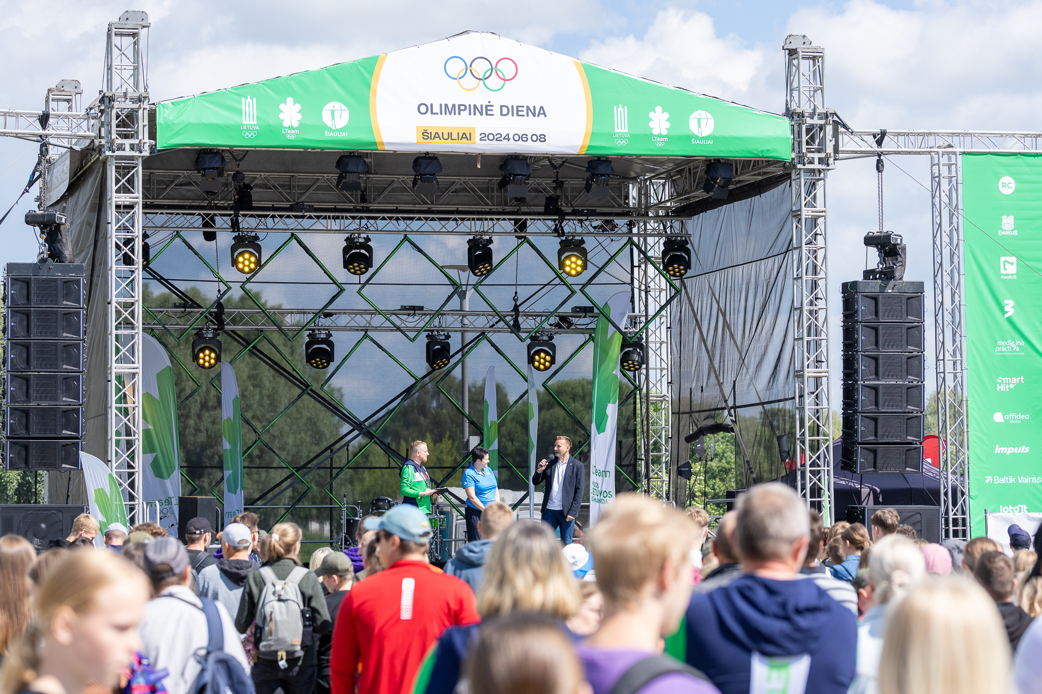 Olimpinė diena Šiauliuose: renginio ugnį nešė būrys olimpiečių ir paralimpiečių
