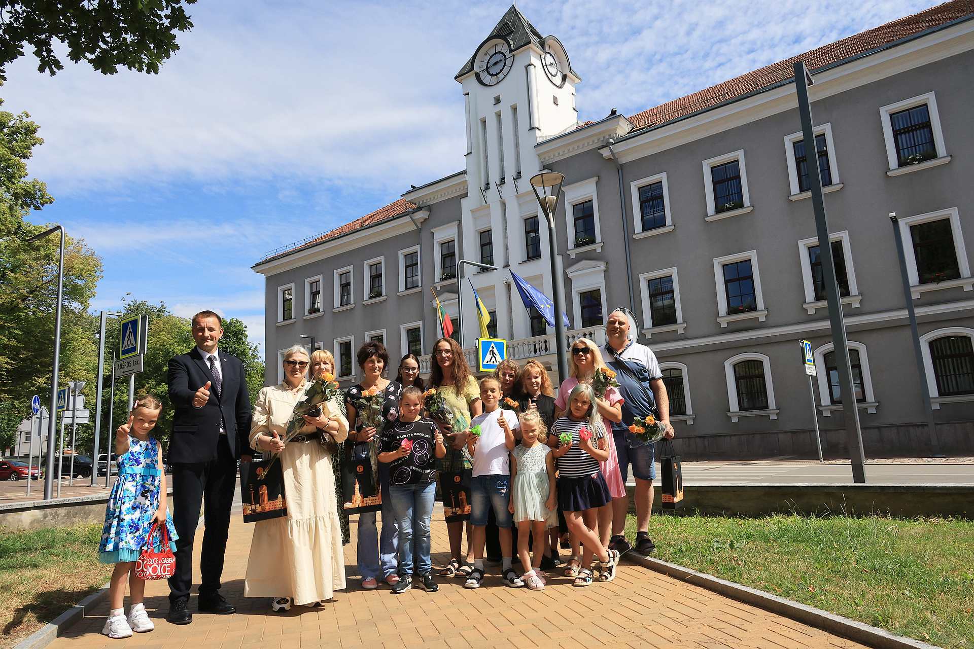 Pasveikinti Šiaulių miesto globėjai