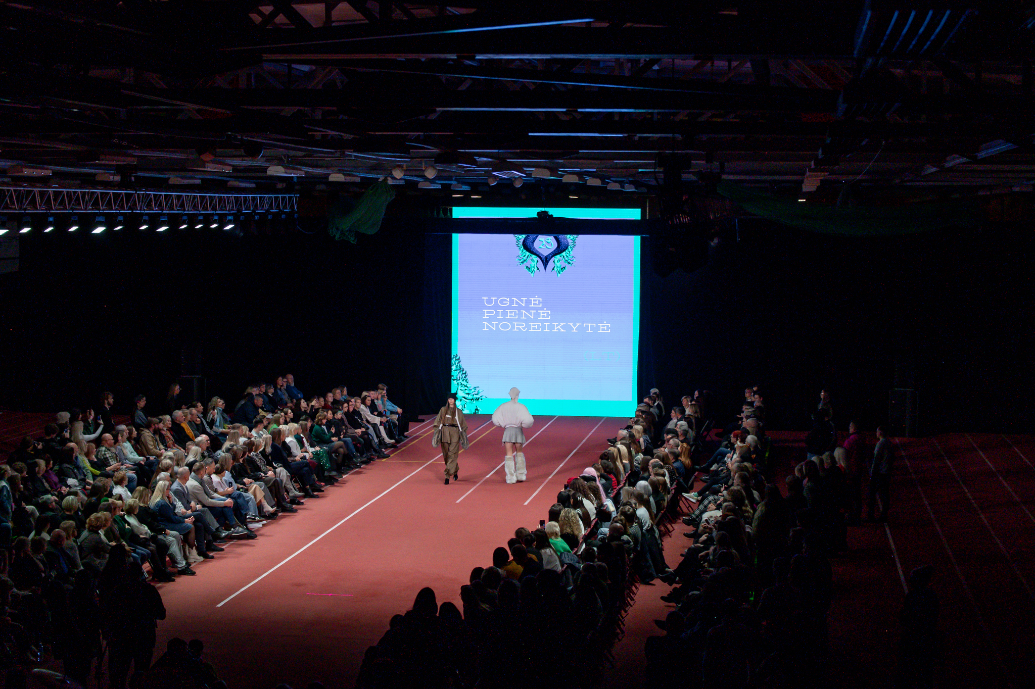 Tarptautiniame „Virus mada“ šou – meno ir mados sintezė