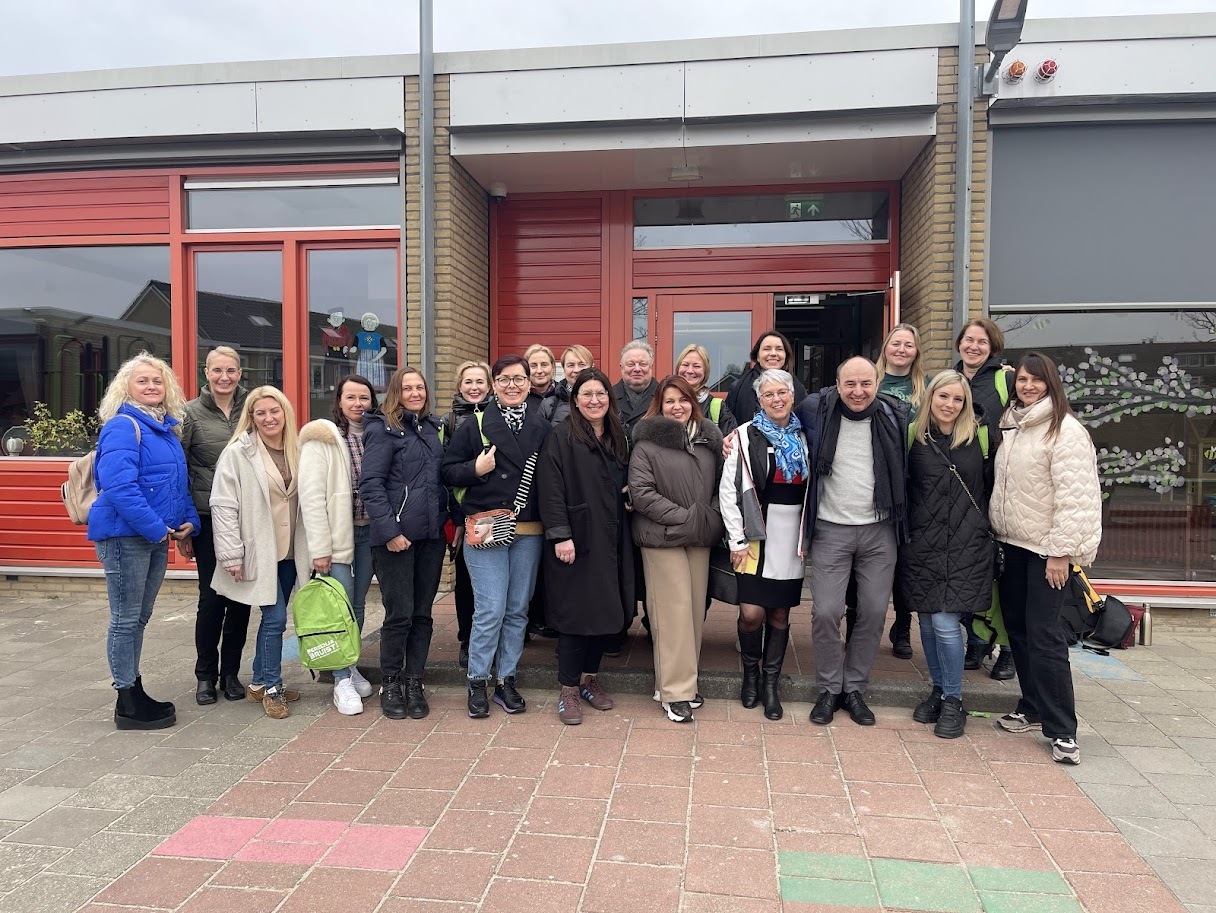 Tūkstantmečio mokyklų pedagogai kokybės vadybos sistemos „Nuolatinis tobulinimas švietime“ praktinės patirties sėmėsi stažuotėse Nyderlandų Karalystės ir Vilniaus švietimo įstaigose