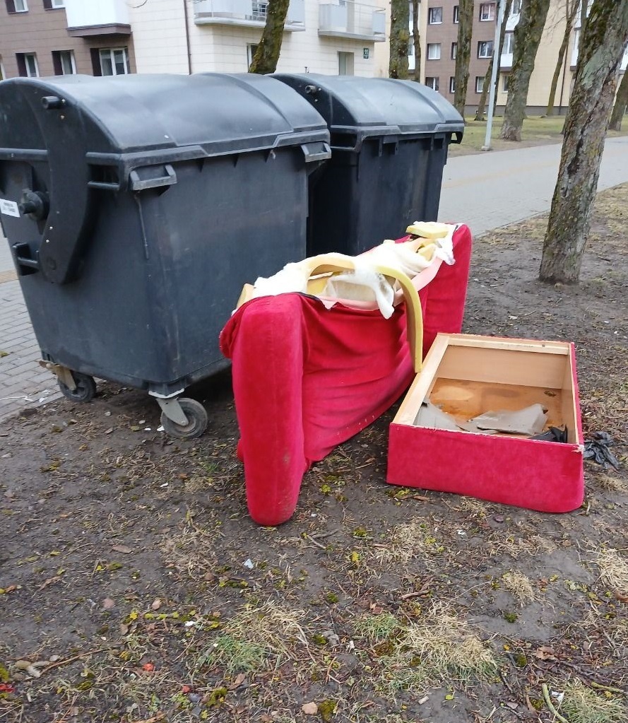 Šiaulių mieste vykdomas didelių gabaritų atliekos surinkimas apvažiavimo būdu pagal grafiką