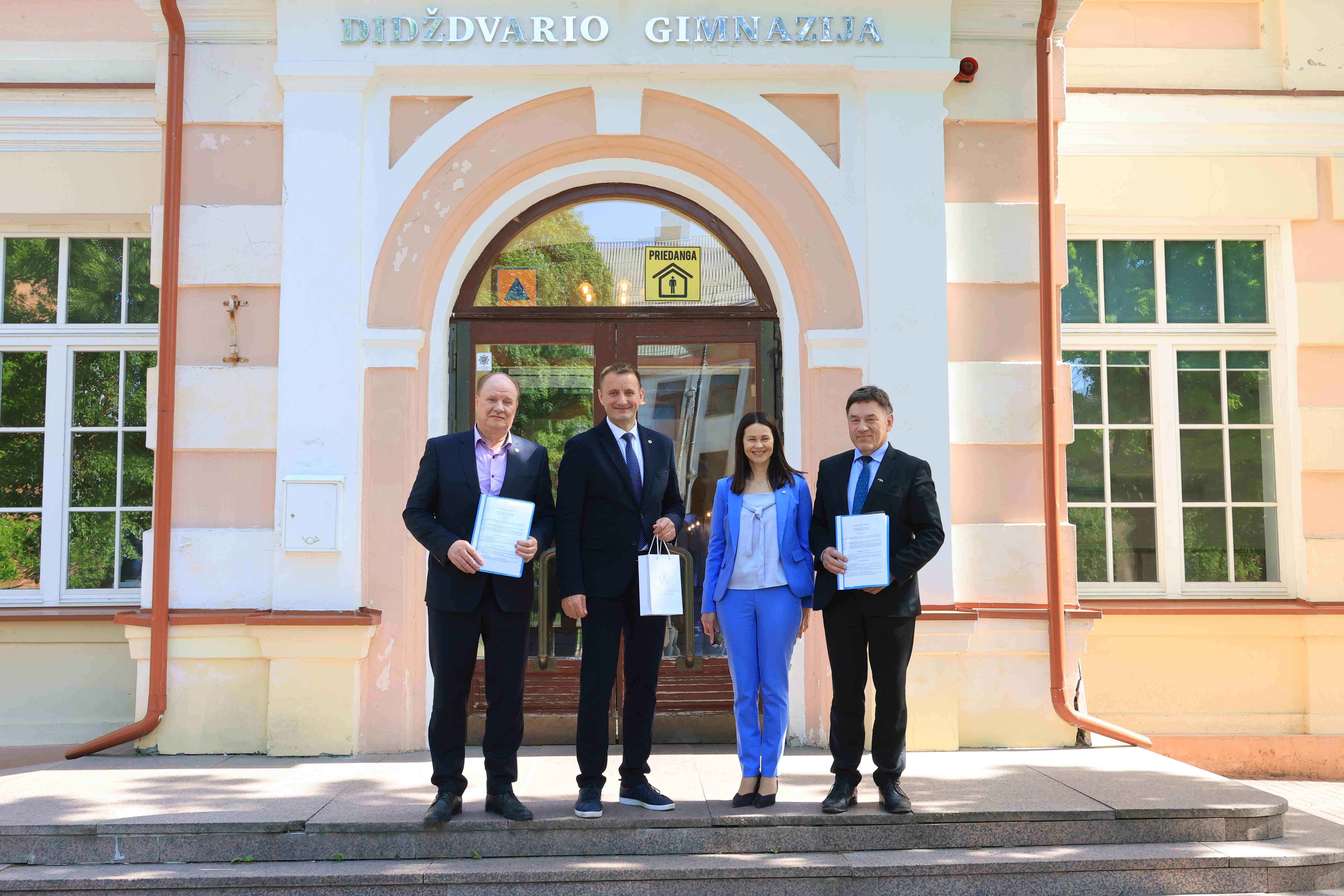 Šiaulių Didždvario gimnazija ir VDU tapo partneriais