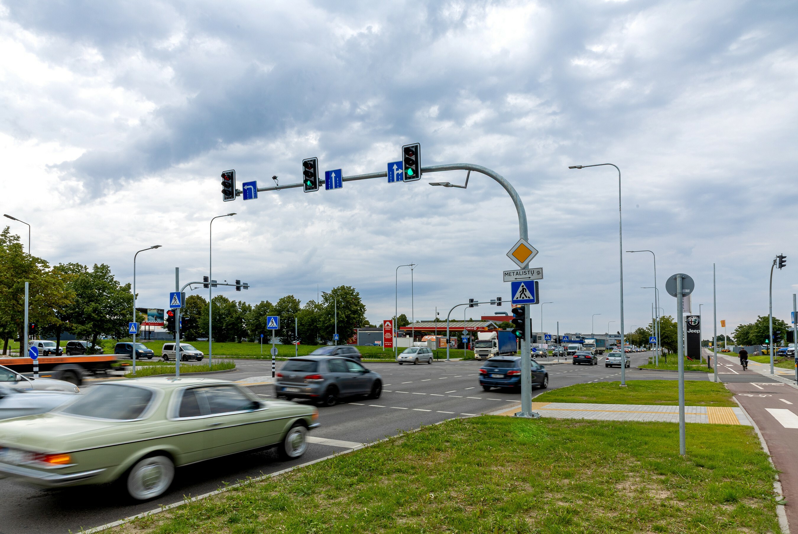 Įgyvendinti modernūs sprendimai saugesniam judėjimui Pramonės g. – Metalistų g. sankryžoje