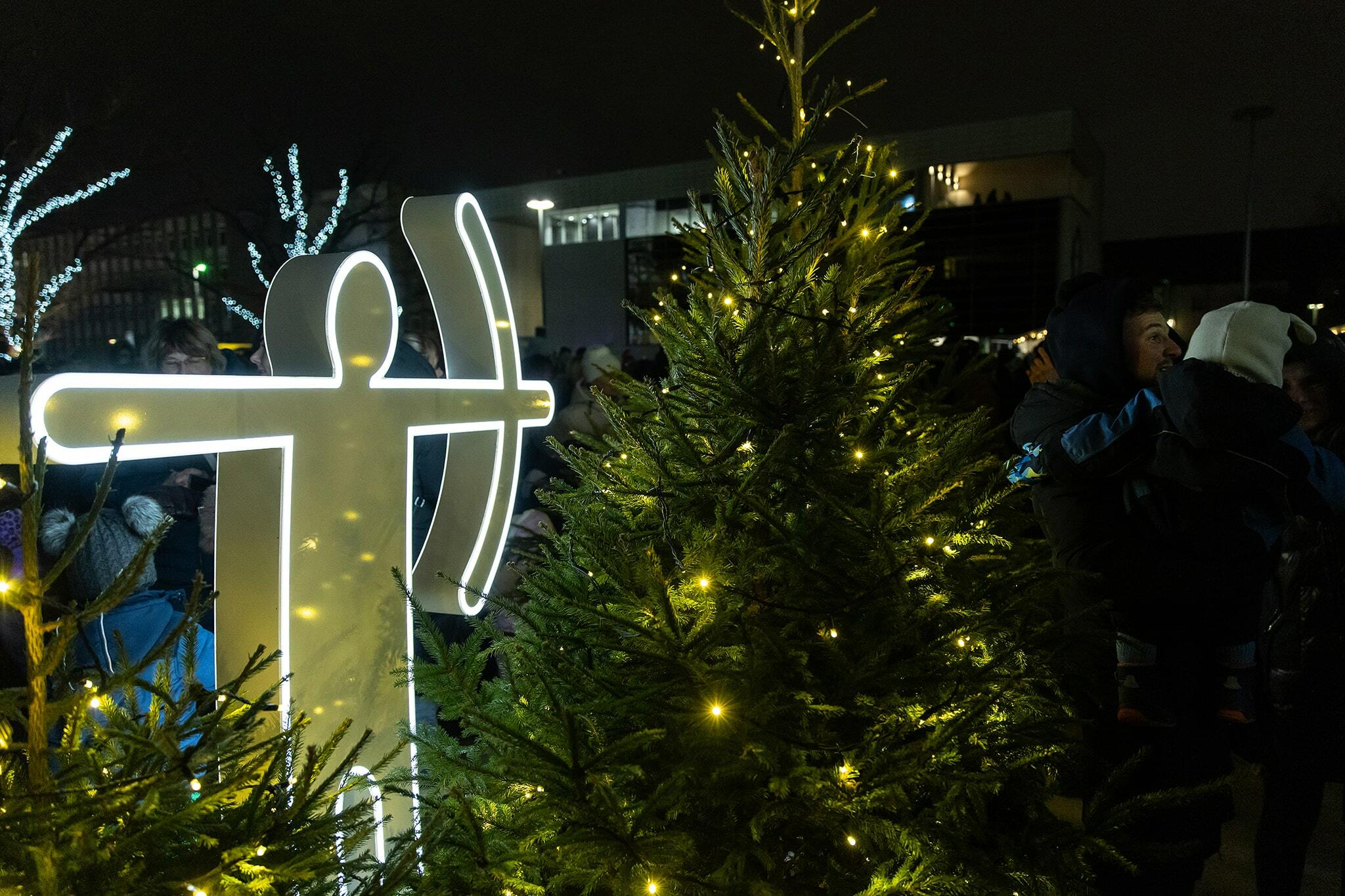 Saulės miesto atspindžiai Kalėdų eglės įžiebimo...