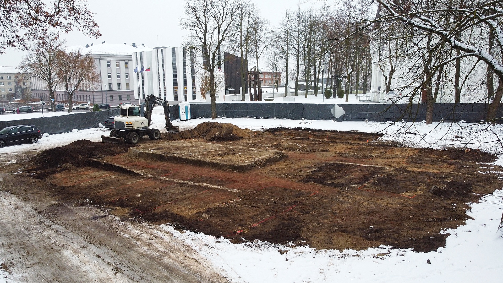 Sovietinių karių palaikų ekshumacija bus...