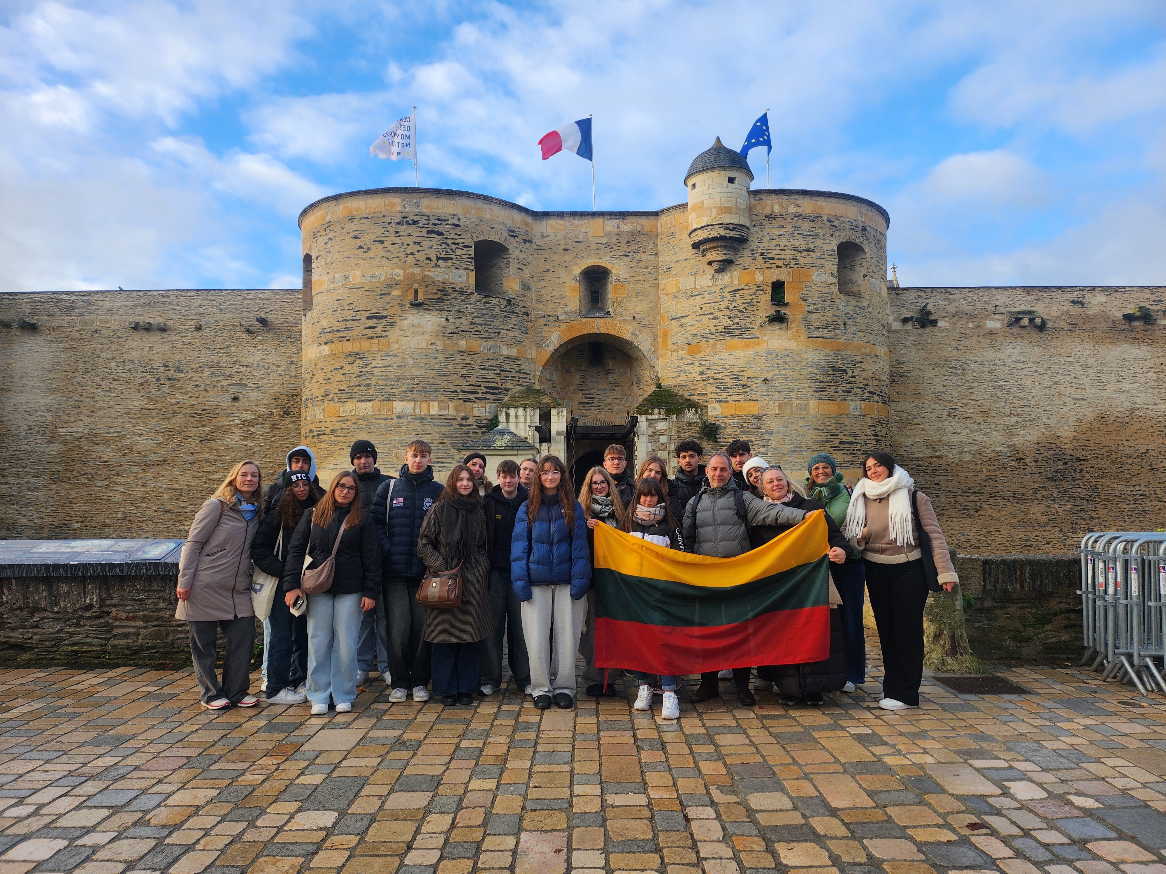 Juliaus Janonio gimnazijos mokiniai sugrįžo iš...