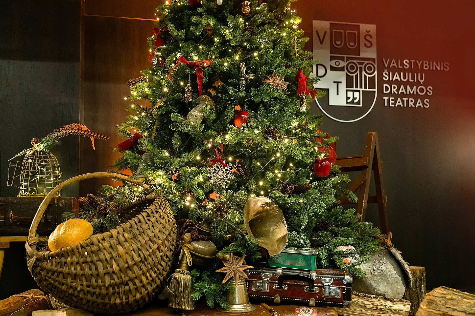 Kalėdos teatre: šventinė nuotaika ir konkursas...