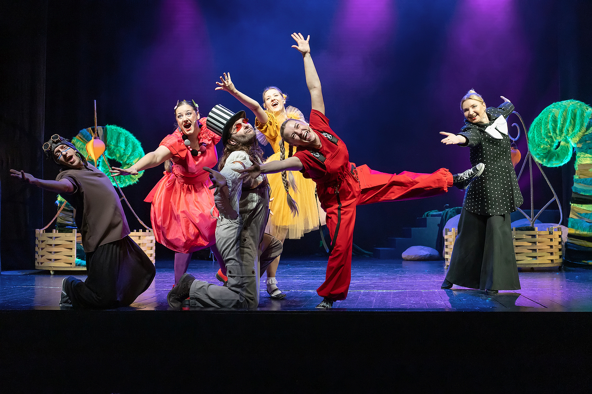 Teatre – kalėdinis spektaklis vaikams...