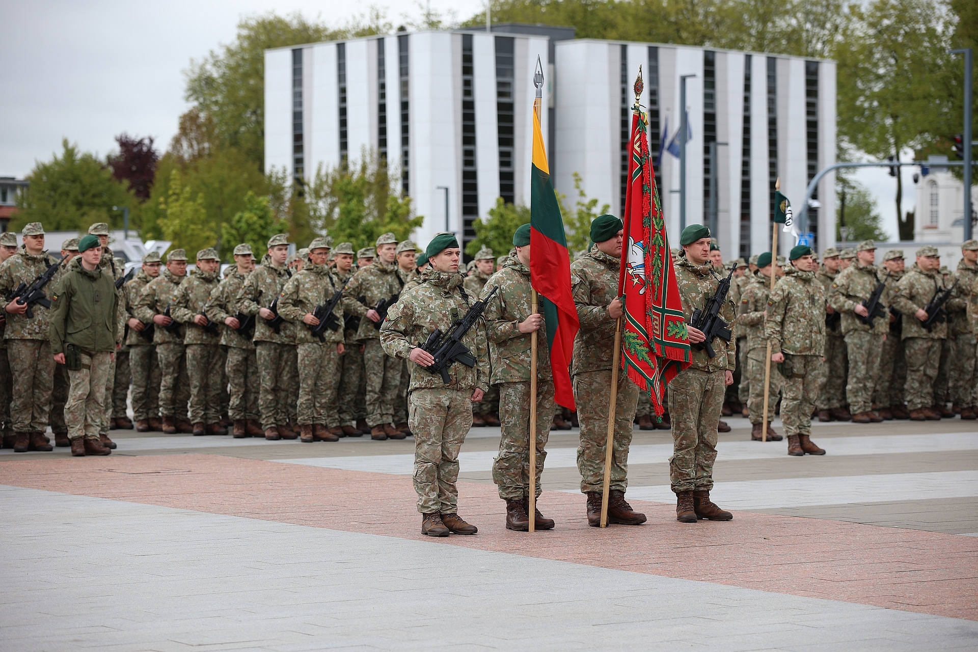 Prisikėlimo aikštėje vyks iškilminga karių...