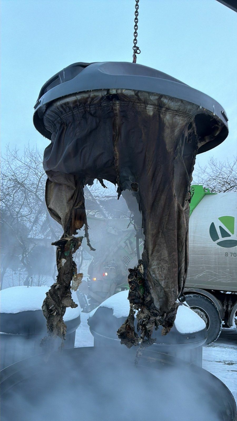 Karštų pelenų pasekmės – sudeginti atliekų...