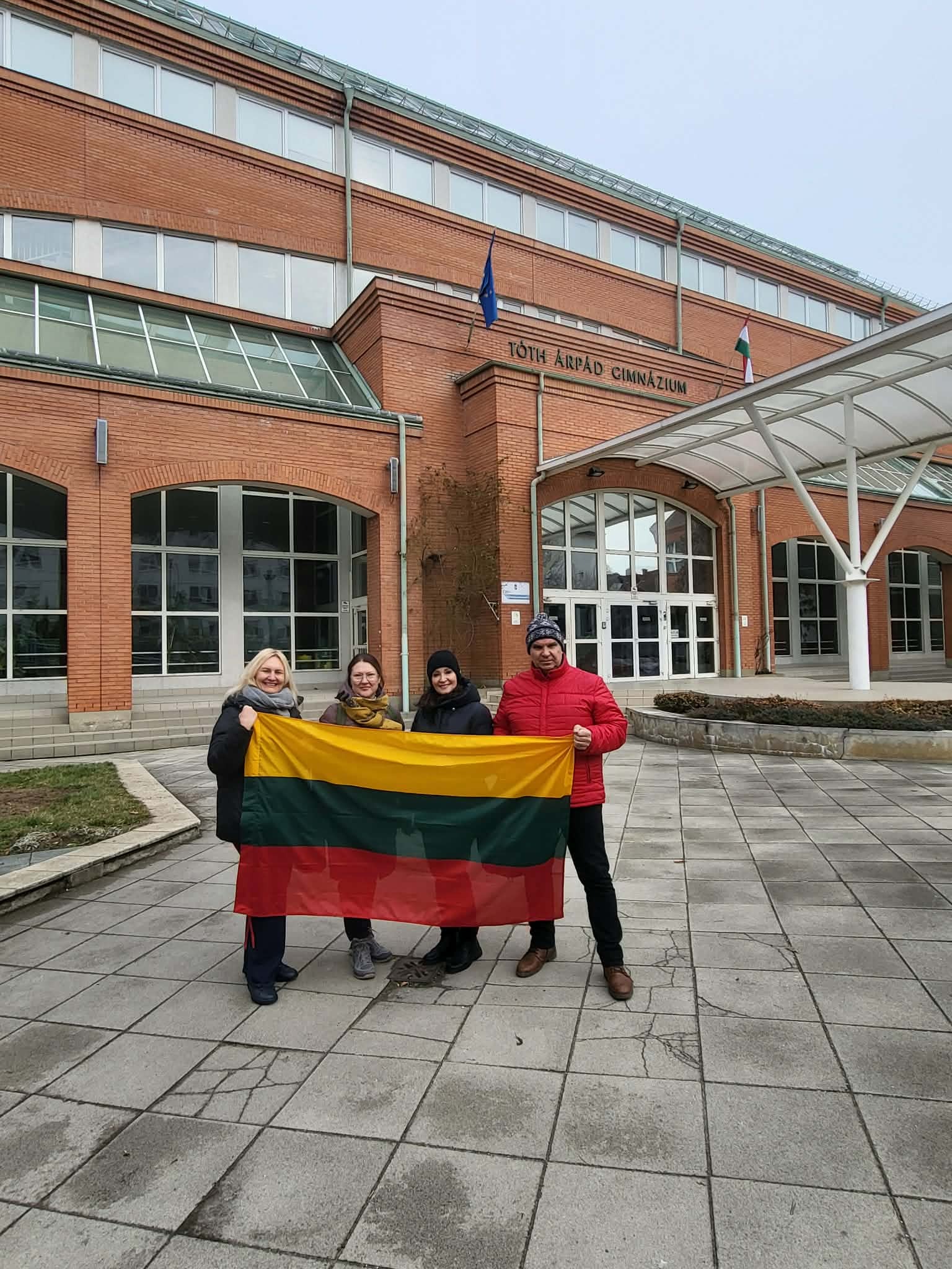 „Erasmus+ mobilumas Debrecene: inovatyvios pamokos, tarptautinė patirtis ir drąsus Juliaus Janonio gimnazijos mokytojų žingsnis”