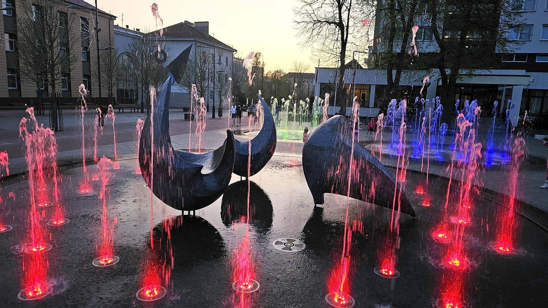 Išrinkime naujus kūrinius fontanui „Paukščiai“...