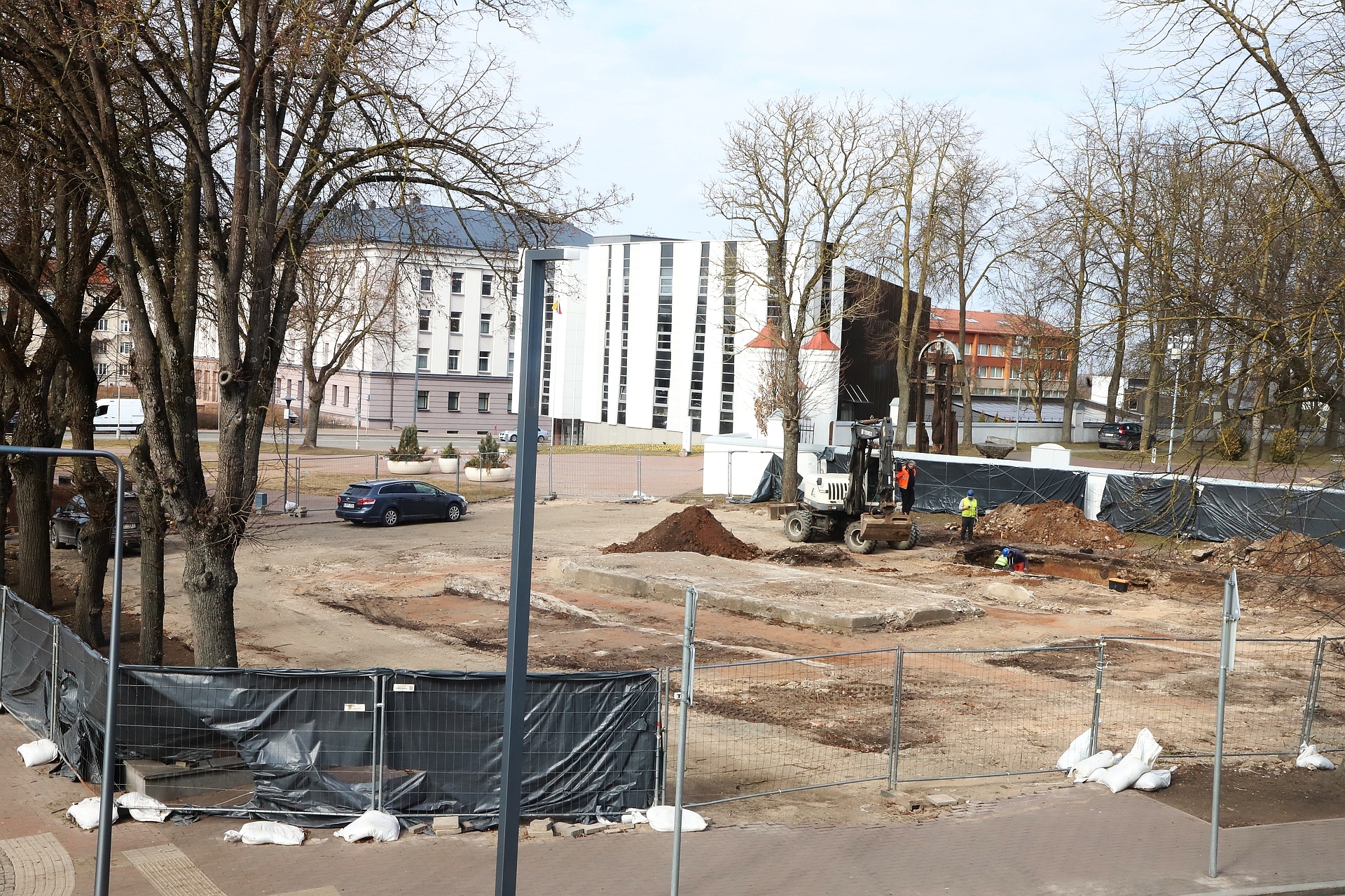 Po žiemos Šiauliuose atnaujinami sovietinių...