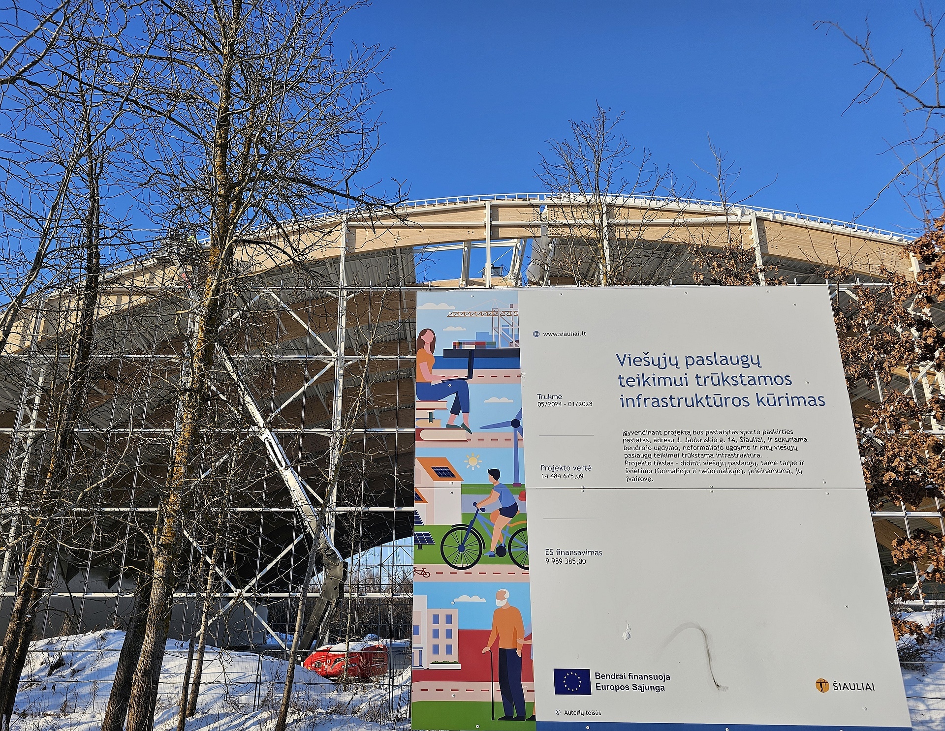 Sklandžiai kylančio sporto maniežo projektui –...