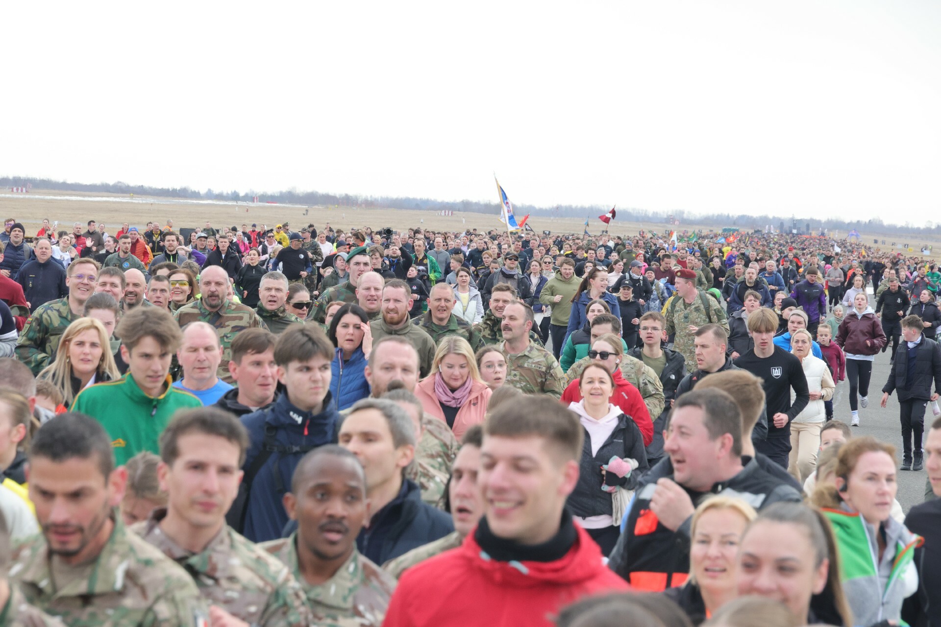 „Runway Run“ bėgime Šiauliuose tūkstančiai...