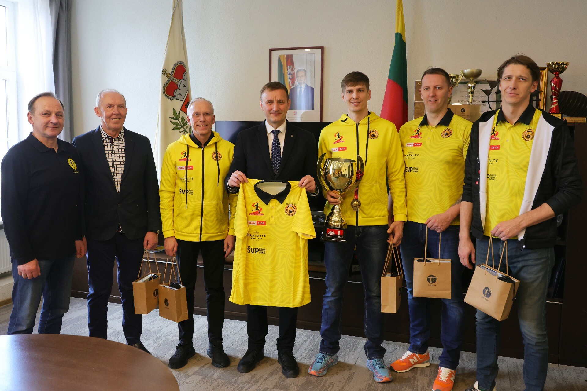 Šiaulių tinklininkus pasveikino miesto meras