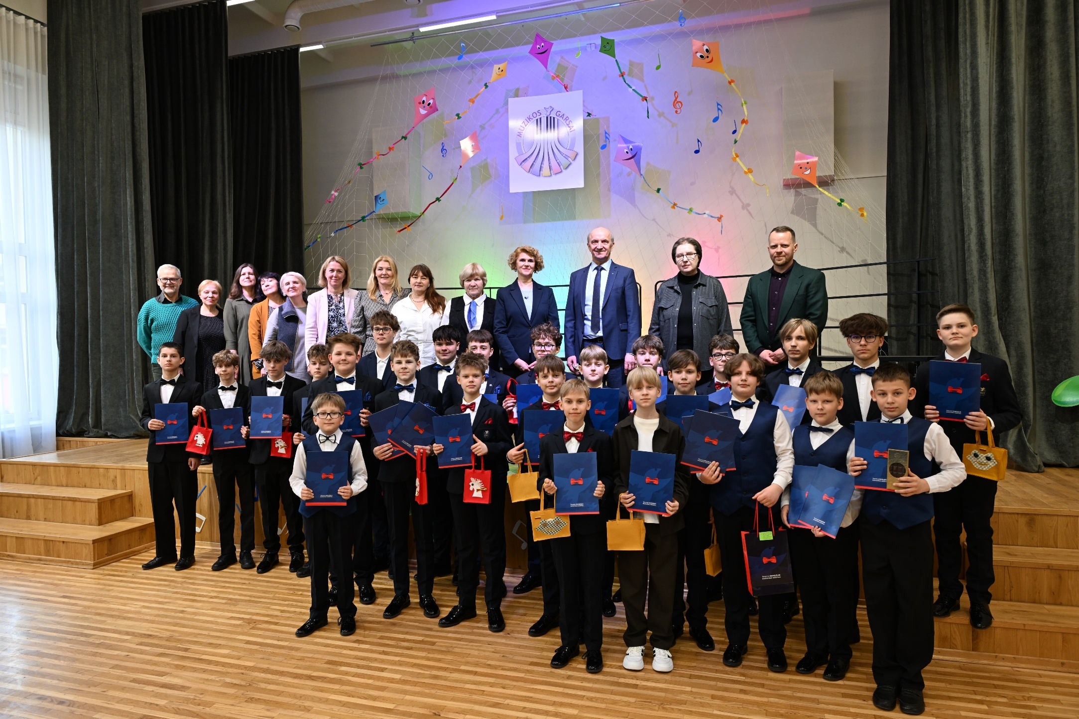 „Muzikos garsai“: respublikinis instrumentinės...