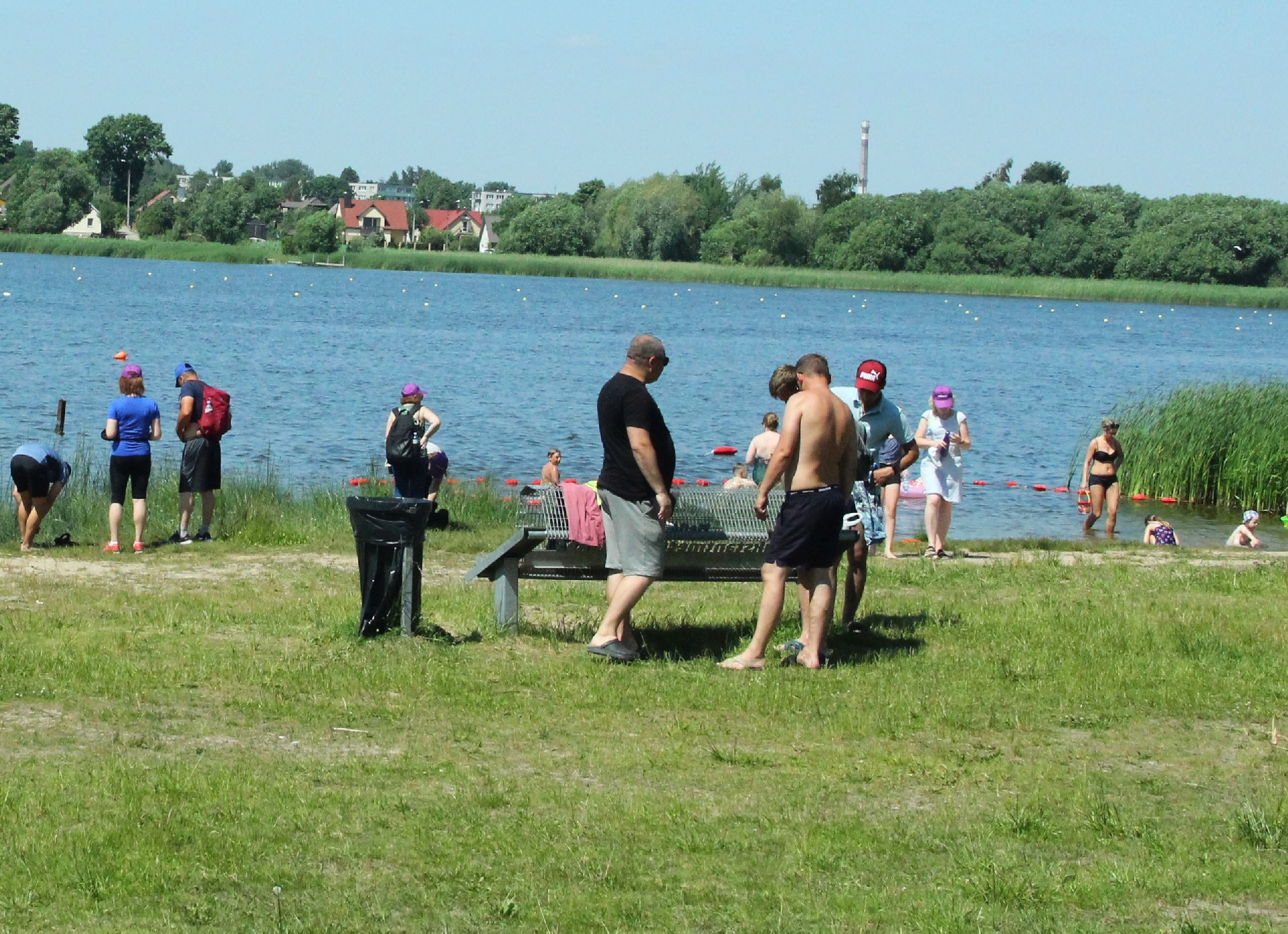 Prie vandens telkinių mėgaukitės vasara...