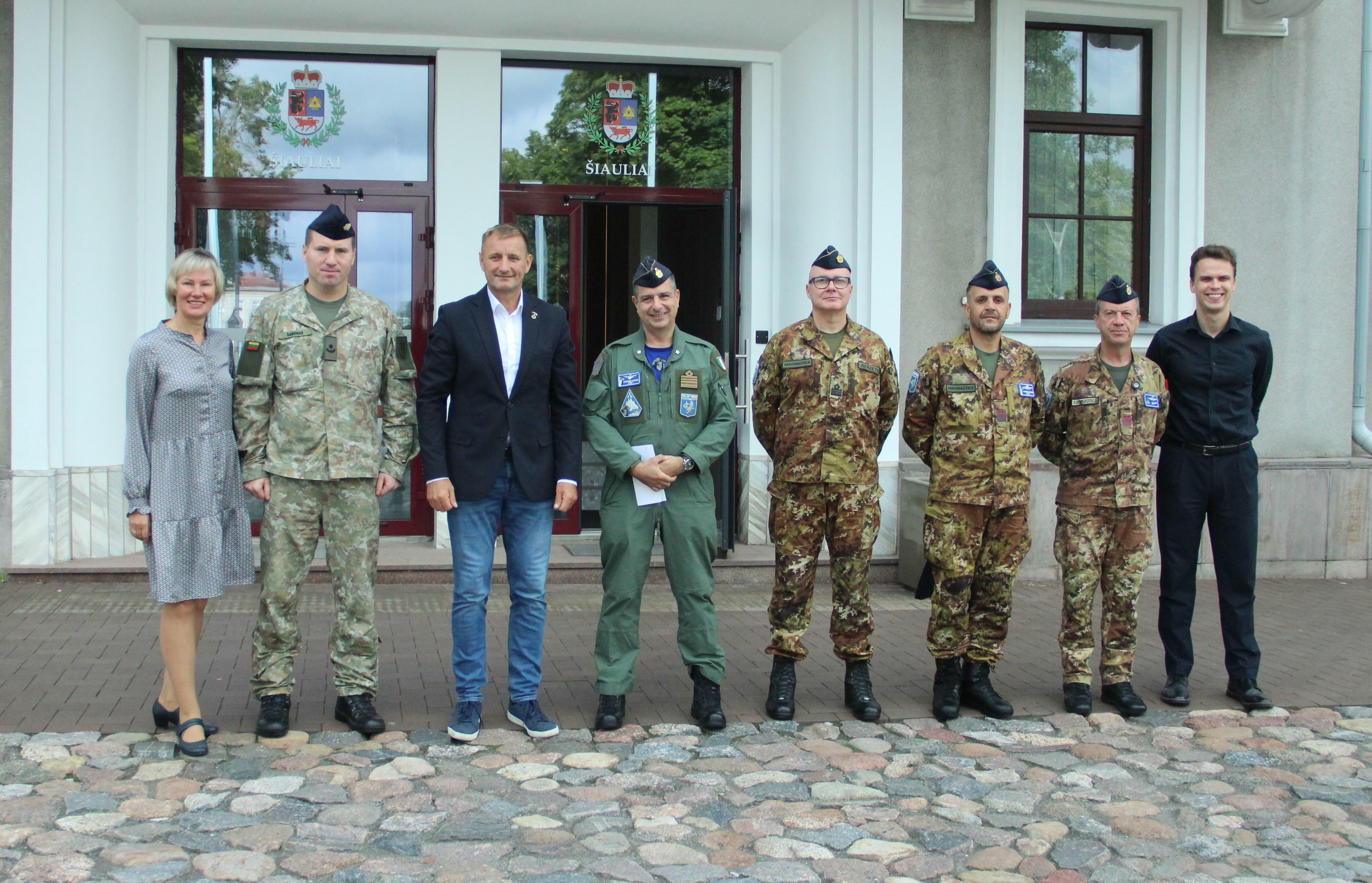 Šiaulių miesto vadovai susitiko su NATO oro...