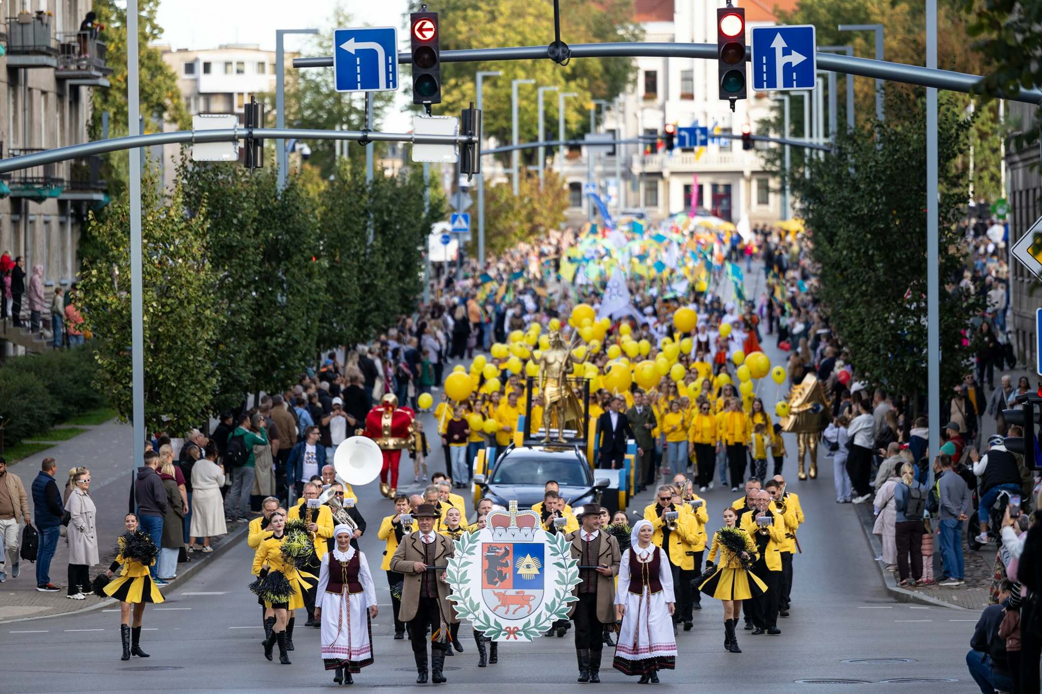 Žmonių jūra užliejo Šiaulių gatves jubiliejinio miesto gimtadienio renginiuose