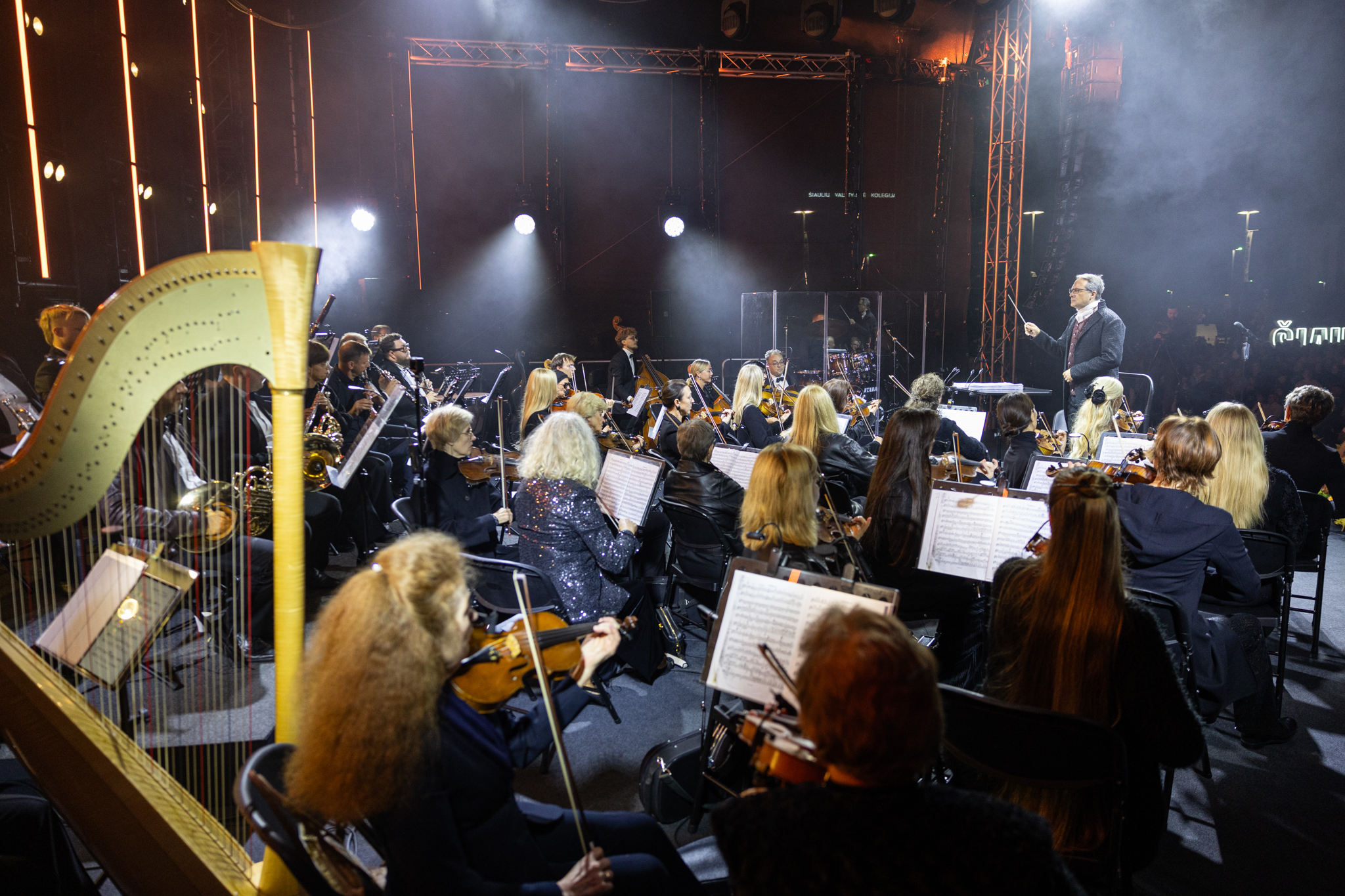 t3-siauliu-miesto-simfoninis-orkestras-camerata-solaris-ir-dirigentas-vilhelmas-cepinskis
