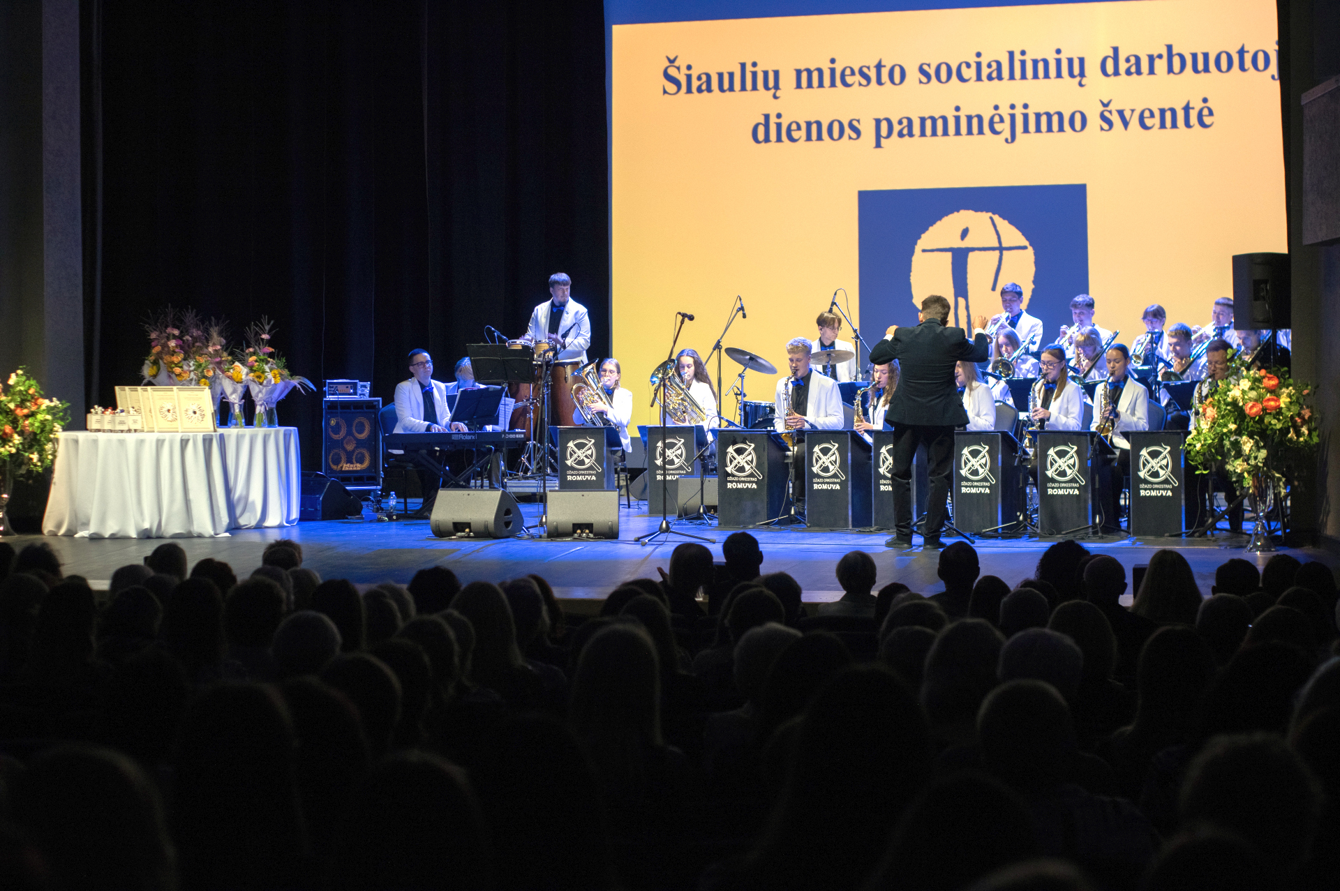 Profesinės šventės proga pasveikinti Šiaulių miesto socialiniai darbuotojai