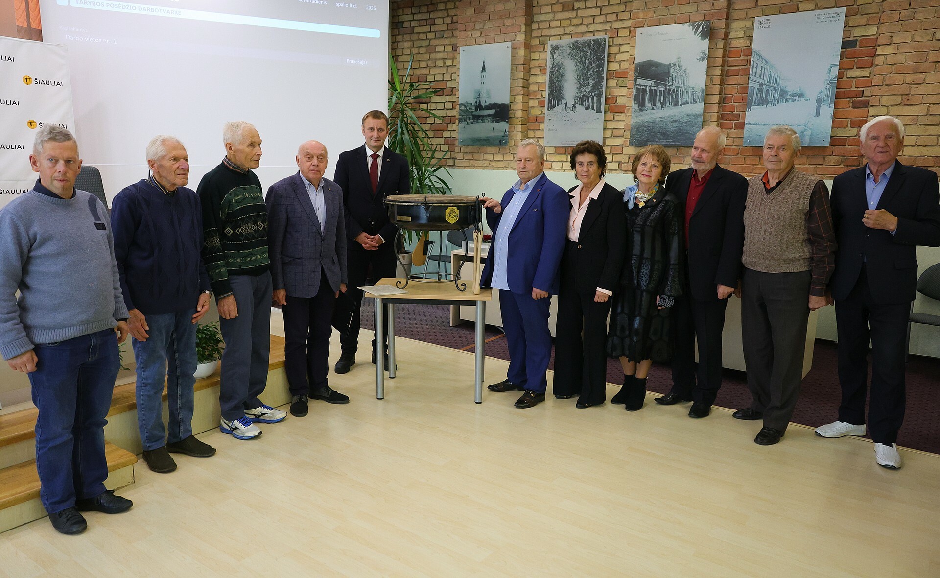 Šiaulių miesto tarybos posėdyje – ypatinga dovana miesto 790-mečiui
