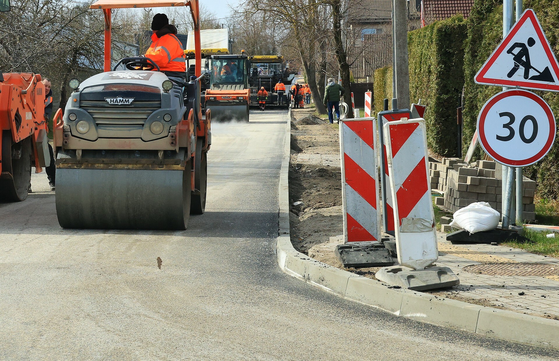 Šiauliuose šiemet į žvyruotų gatvių asfaltavimą...